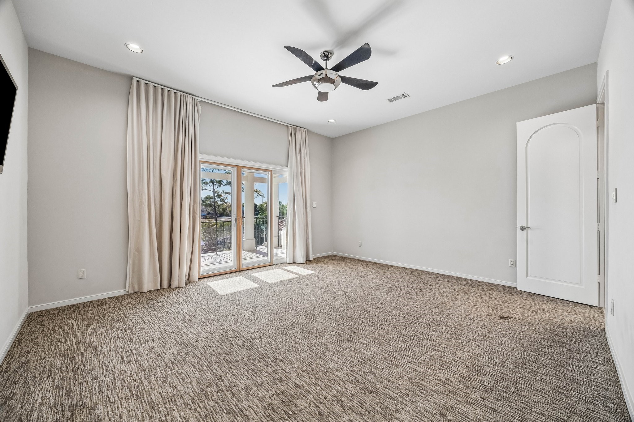 SPACIOUS ENSUITE BEDROOM 2 ON 2ND FLOOR - with balcony access and great views of the pool/spa and lake, ceiling fan with light + recessed lighting