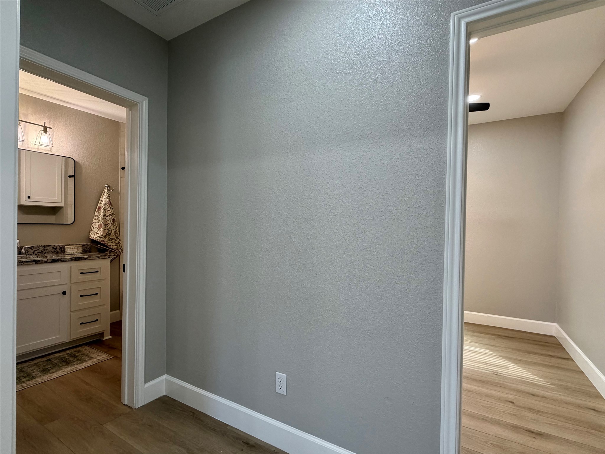 813 N Valderas Street, Angleton, TX 77515