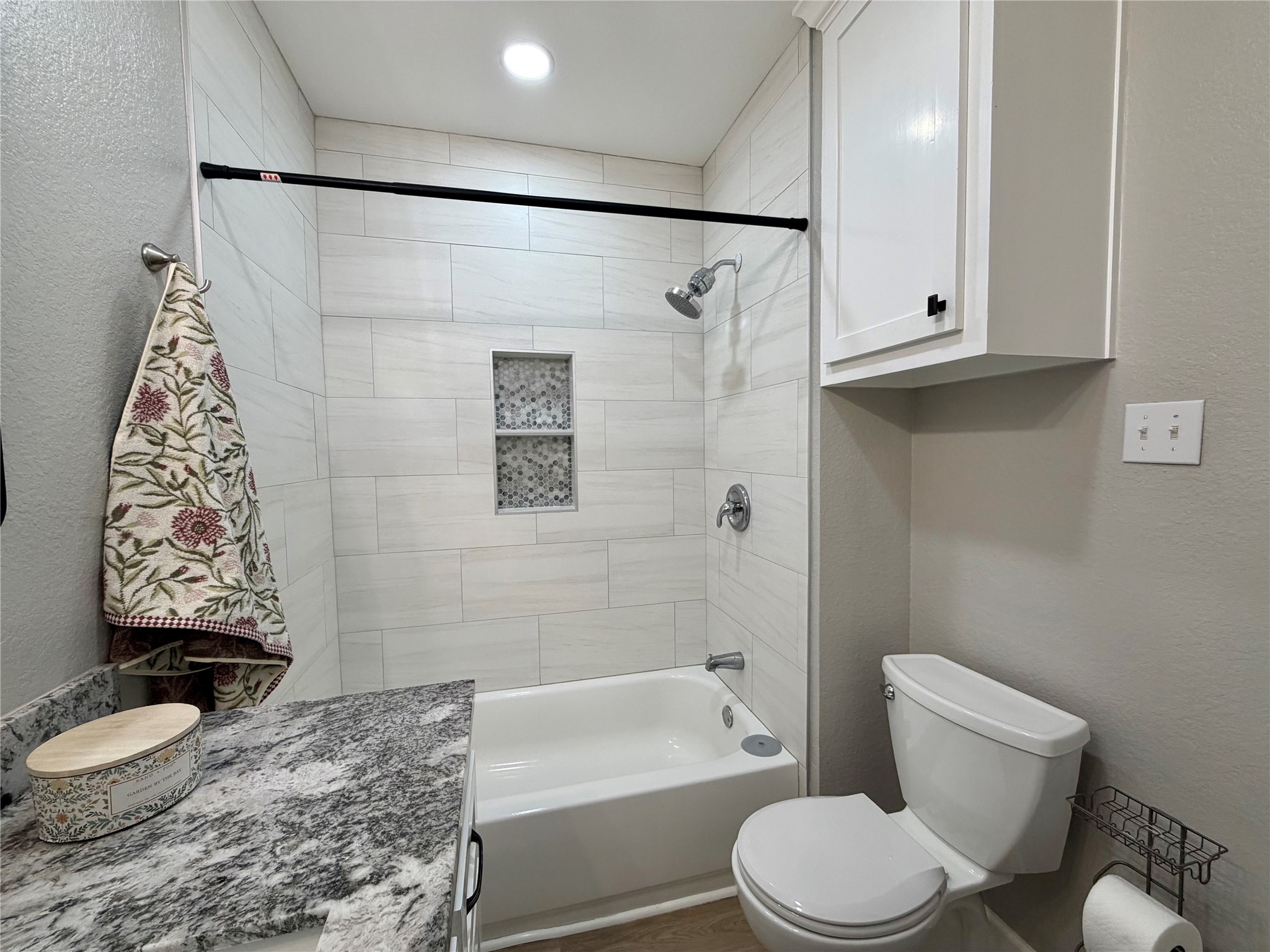 813 N Valderas Street, Angleton, TX 77515