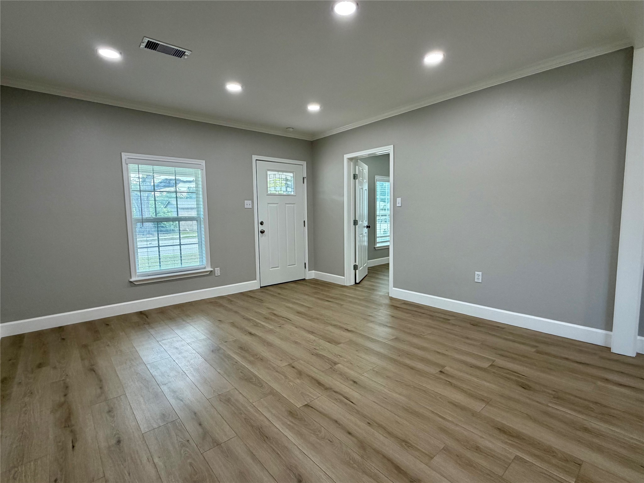 813 N Valderas Street, Angleton, TX 77515