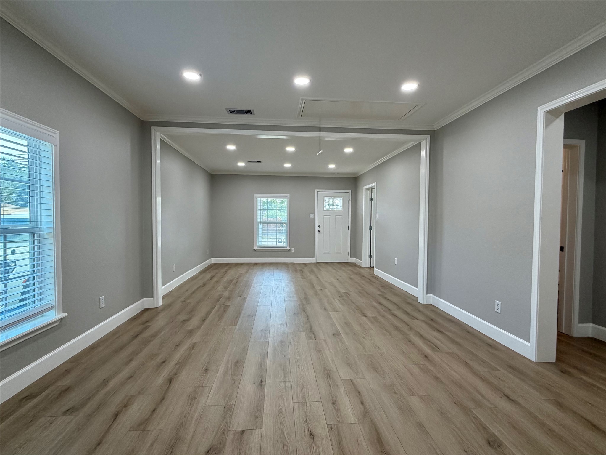 813 N Valderas Street, Angleton, TX 77515
