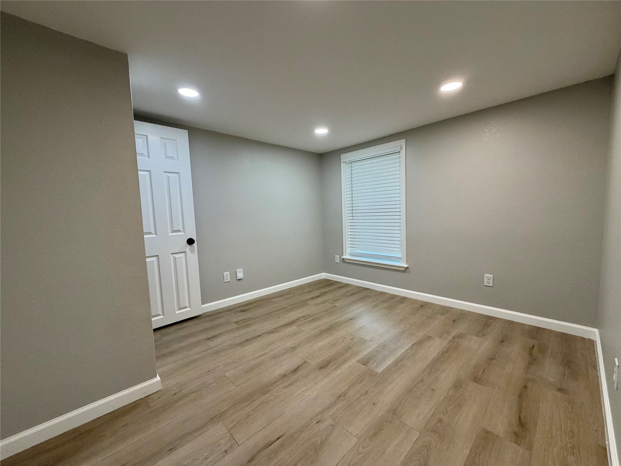 813 N Valderas Street, Angleton, TX 77515