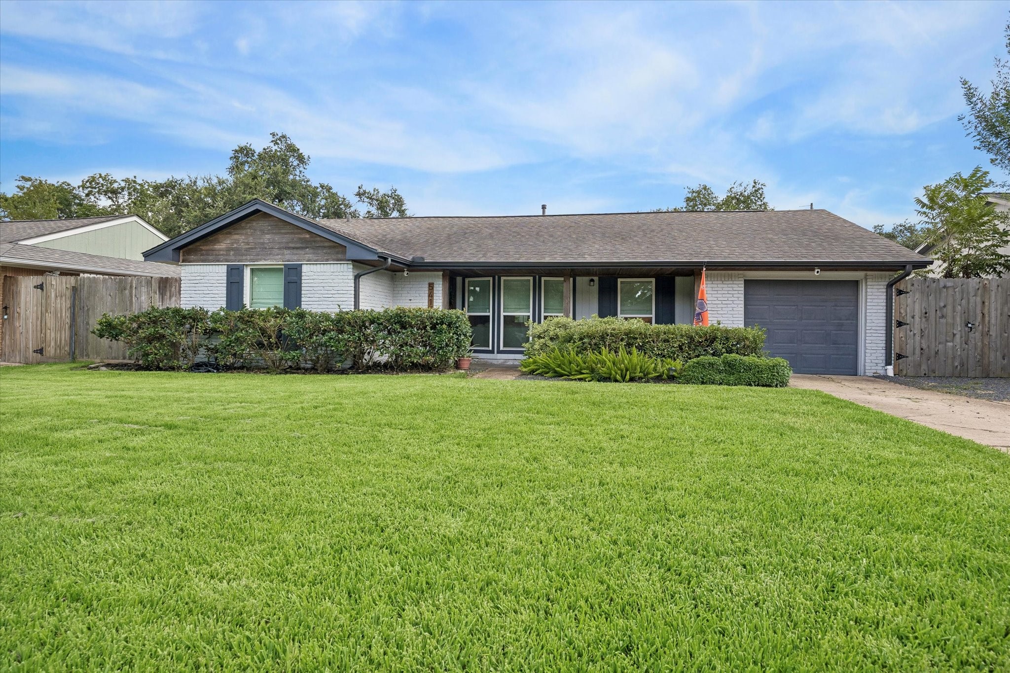 3 or 4 BR|2 Bath in Oak Forest 2024 Remodel