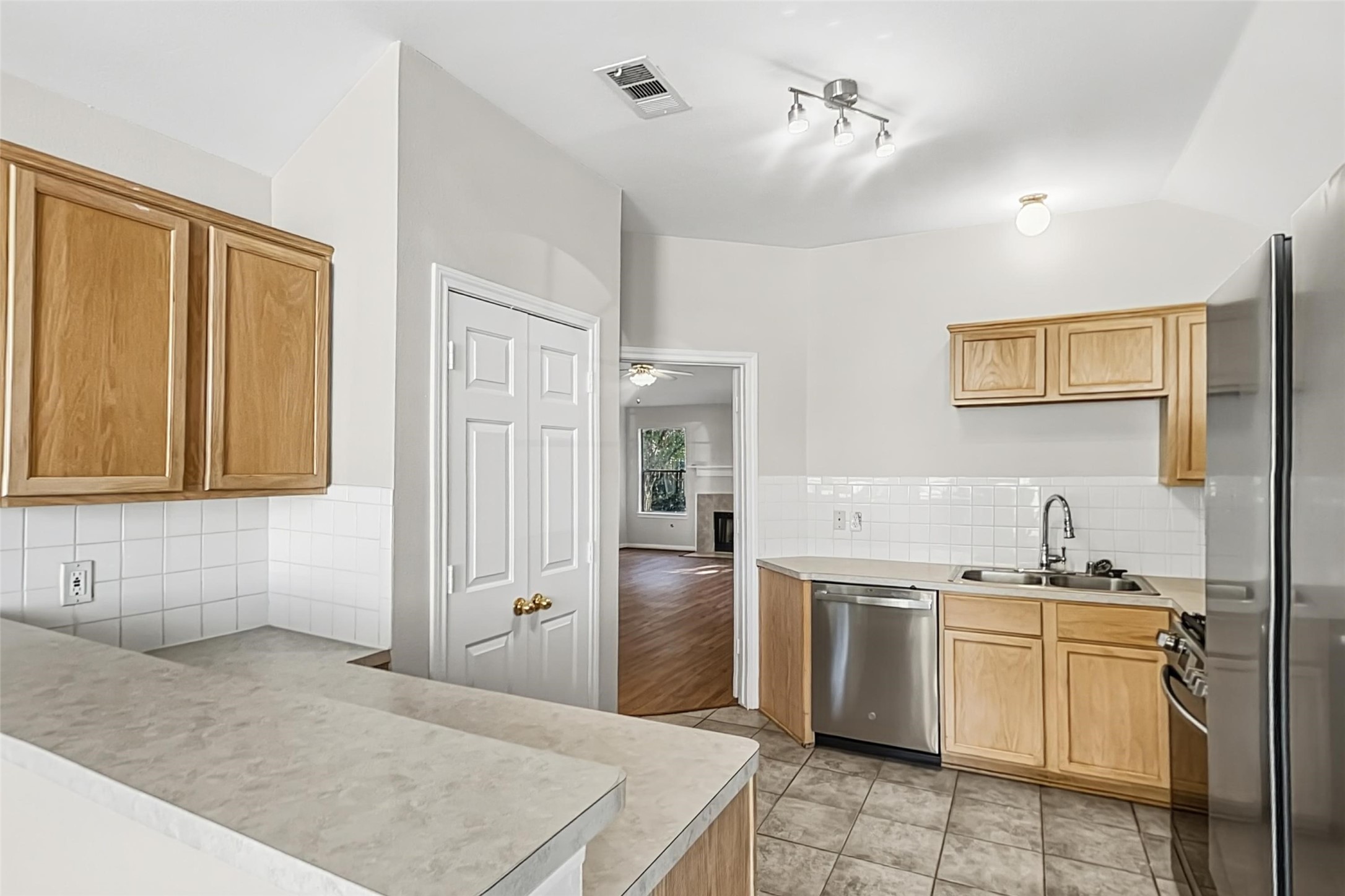 7522 Livery Lane, Cypress, TX 77433