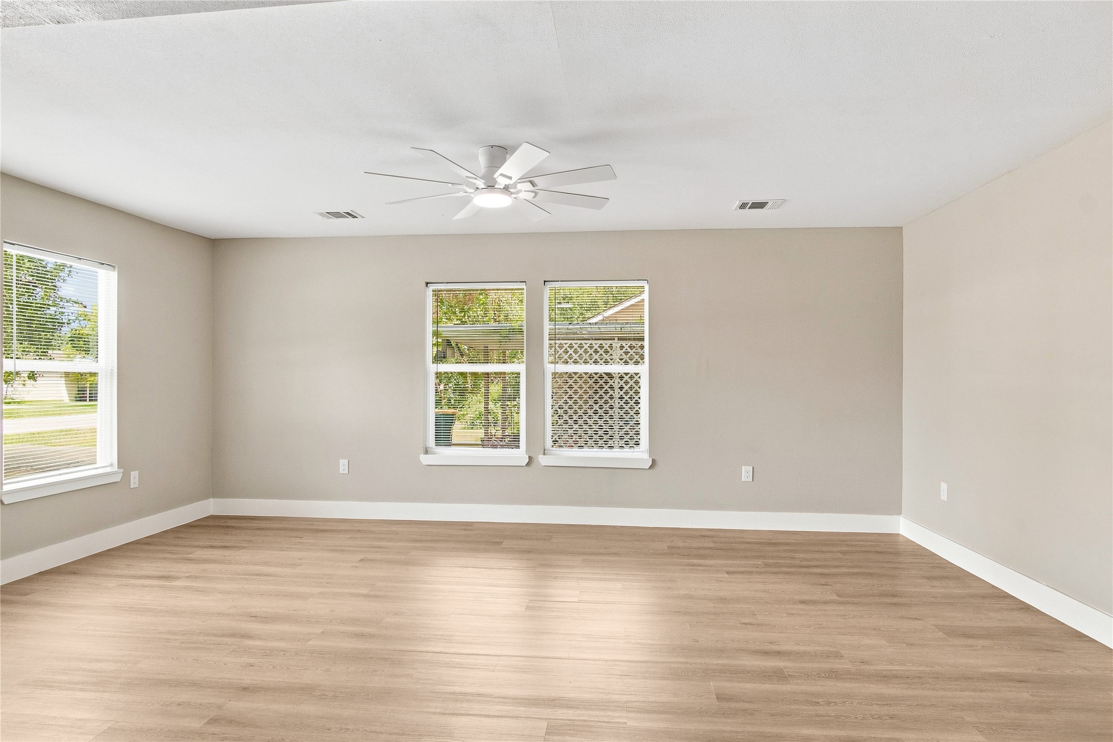 2803 S Houston Drive, La Marque, TX 77568