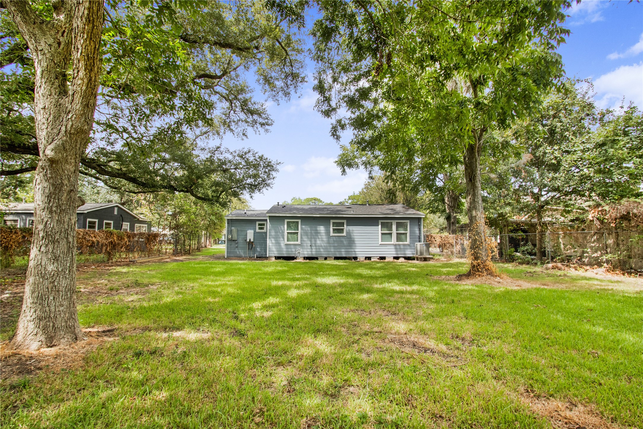 2803 S Houston Drive, La Marque, TX 77568