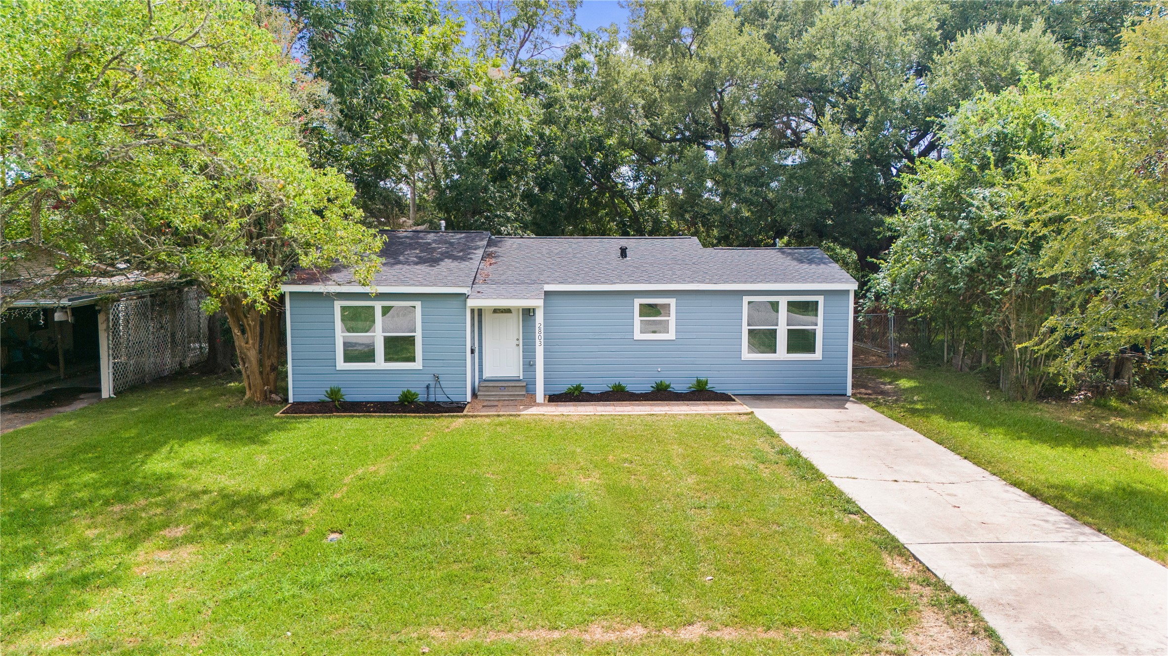 2803 S Houston Drive, La Marque, TX 77568 2803 S Houston Drive, La Marque, TX 77568