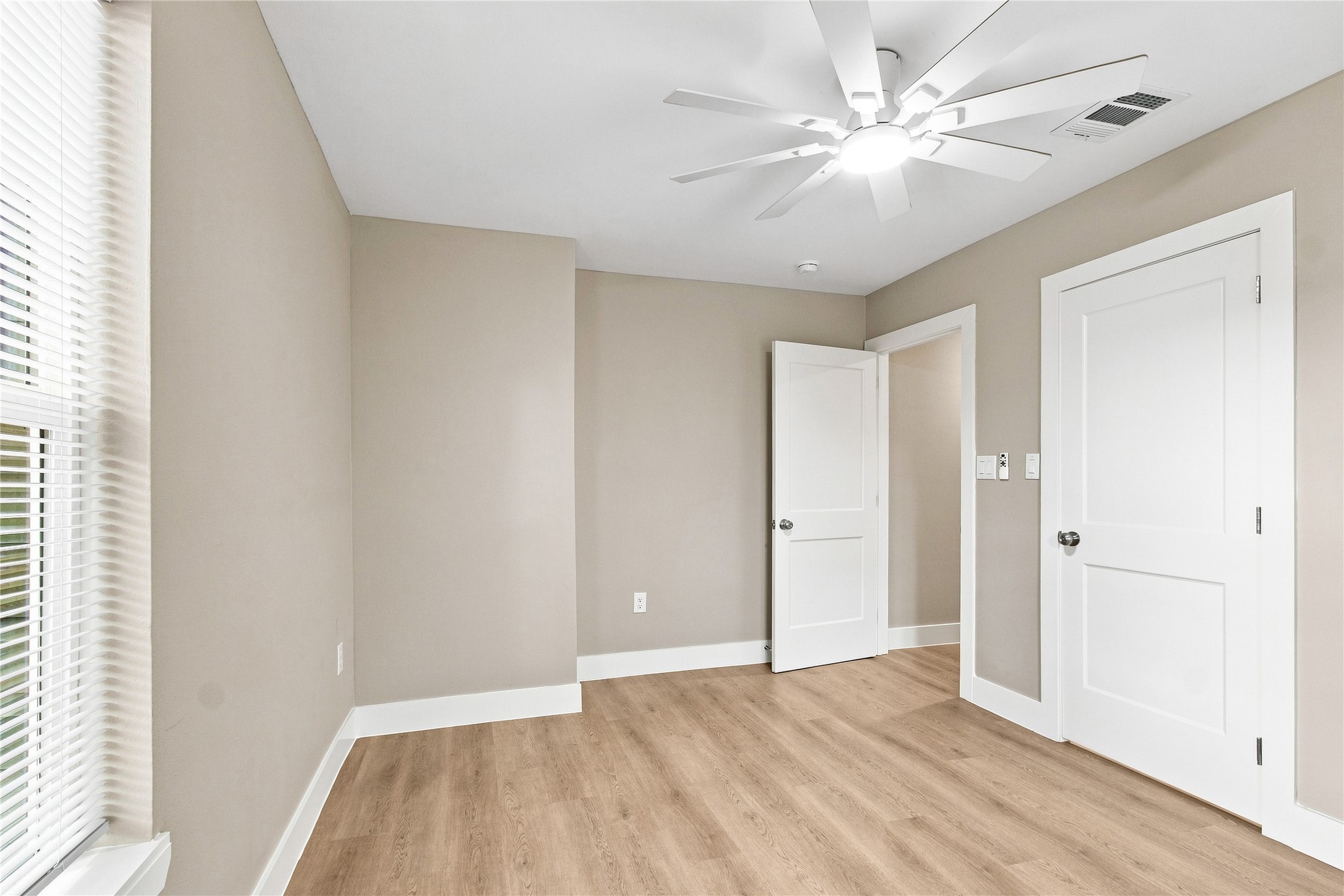 2803 S Houston Drive, La Marque, TX 77568