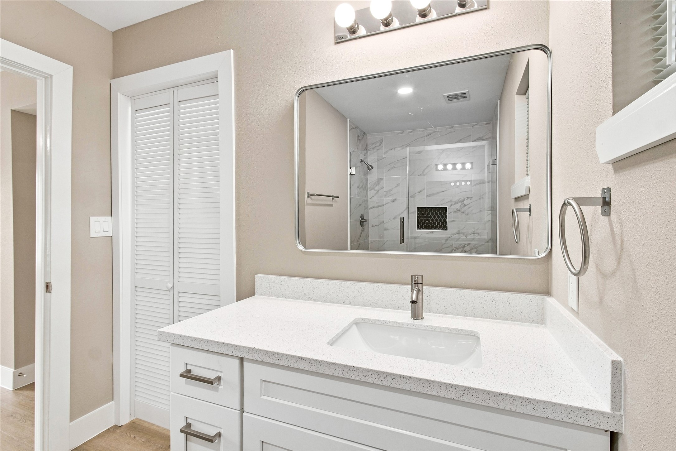 2803 S Houston Drive, La Marque, TX 77568