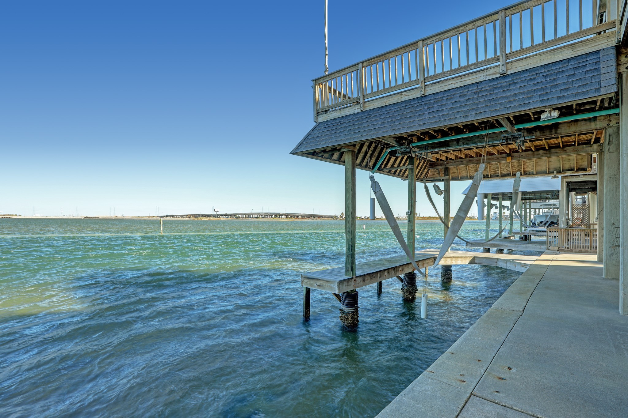 442 Jeanie Lynn Street, Tiki Island, TX 77554