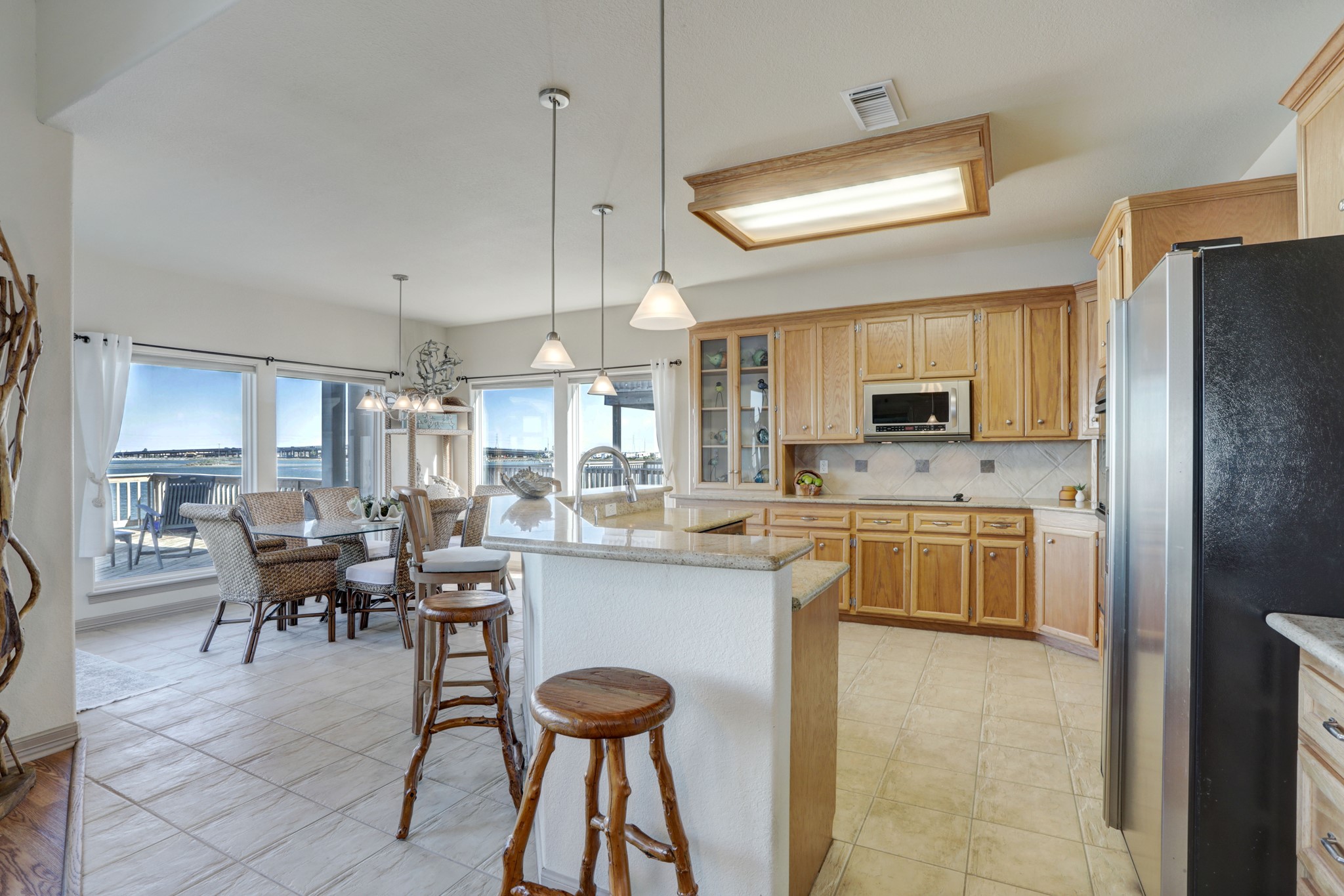 442 Jeanie Lynn Street, Tiki Island, TX 77554