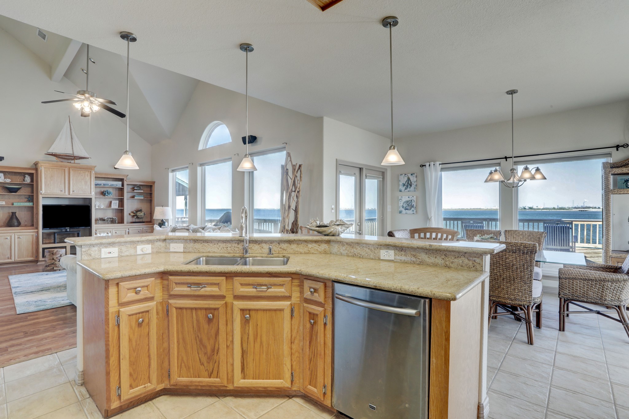 442 Jeanie Lynn Street, Tiki Island, TX 77554