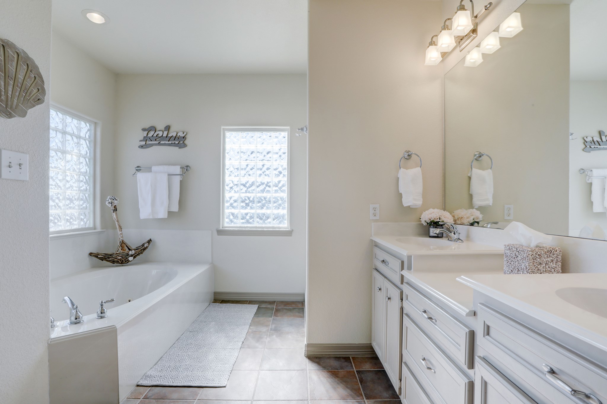 442 Jeanie Lynn Street, Tiki Island, TX 77554