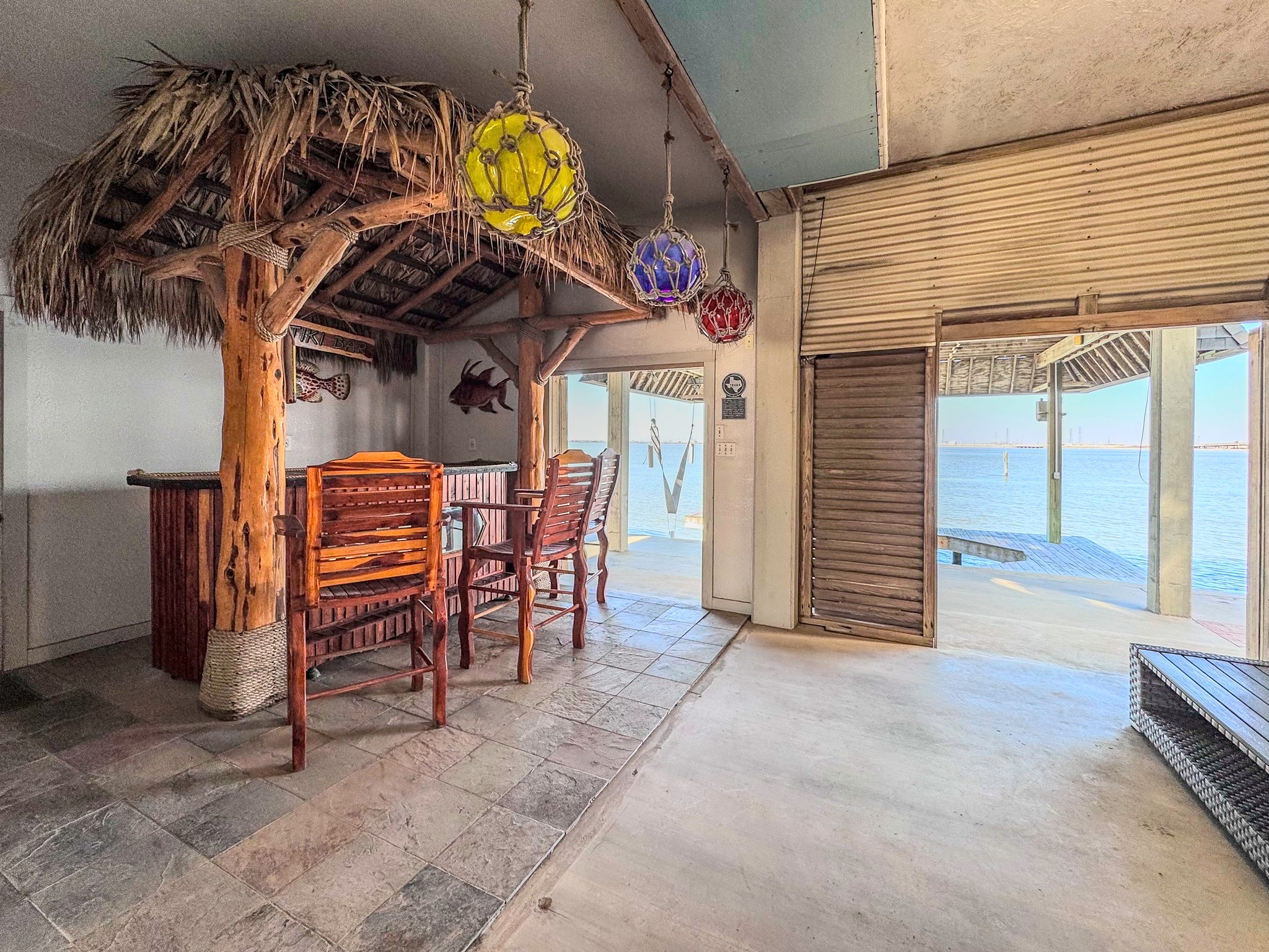 442 Jeanie Lynn Street, Tiki Island, TX 77554