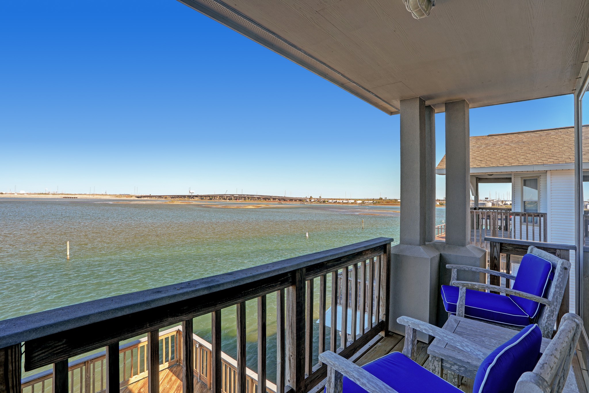 442 Jeanie Lynn Street, Tiki Island, TX 77554
