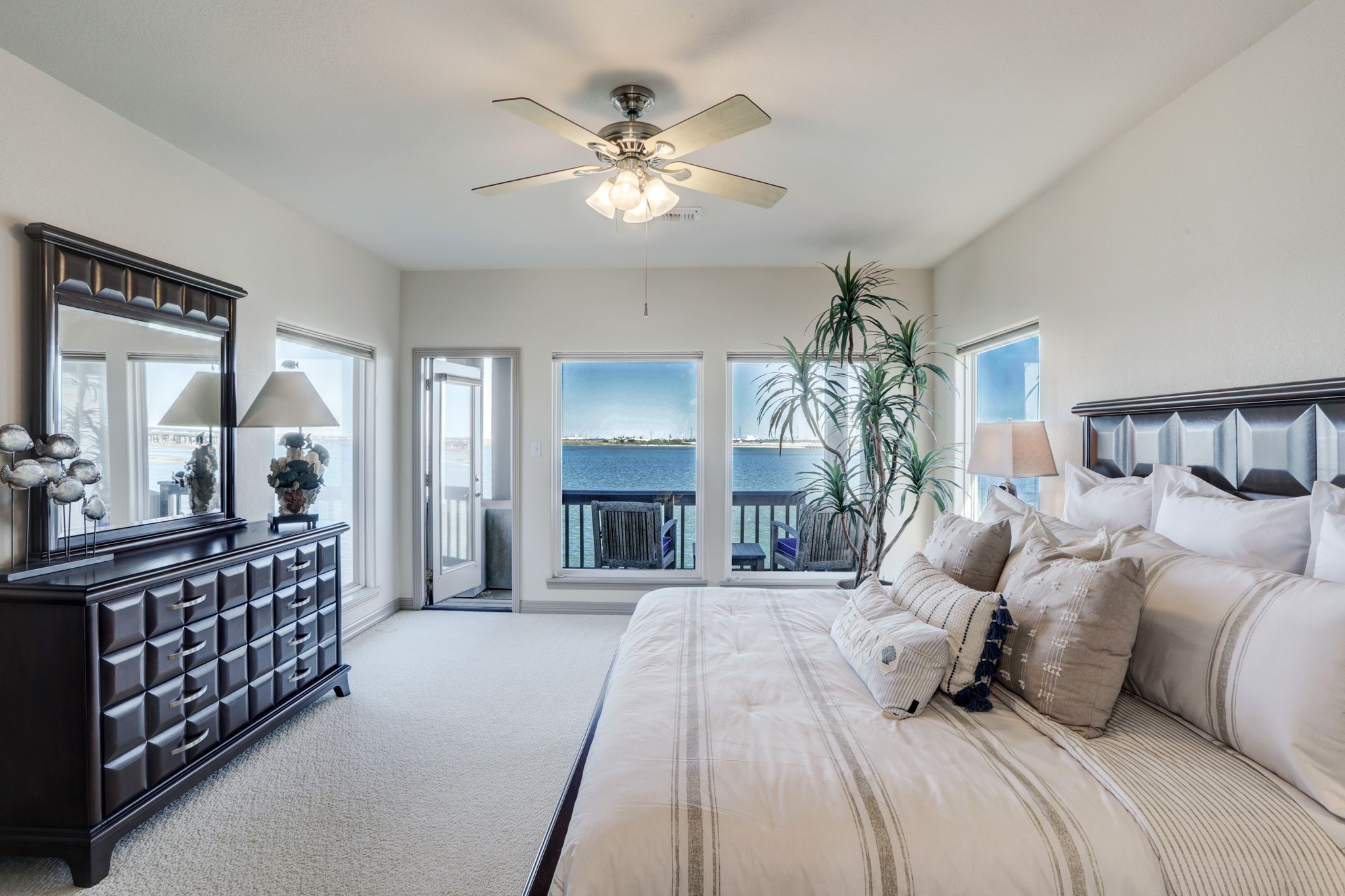 442 Jeanie Lynn Street, Tiki Island, TX 77554