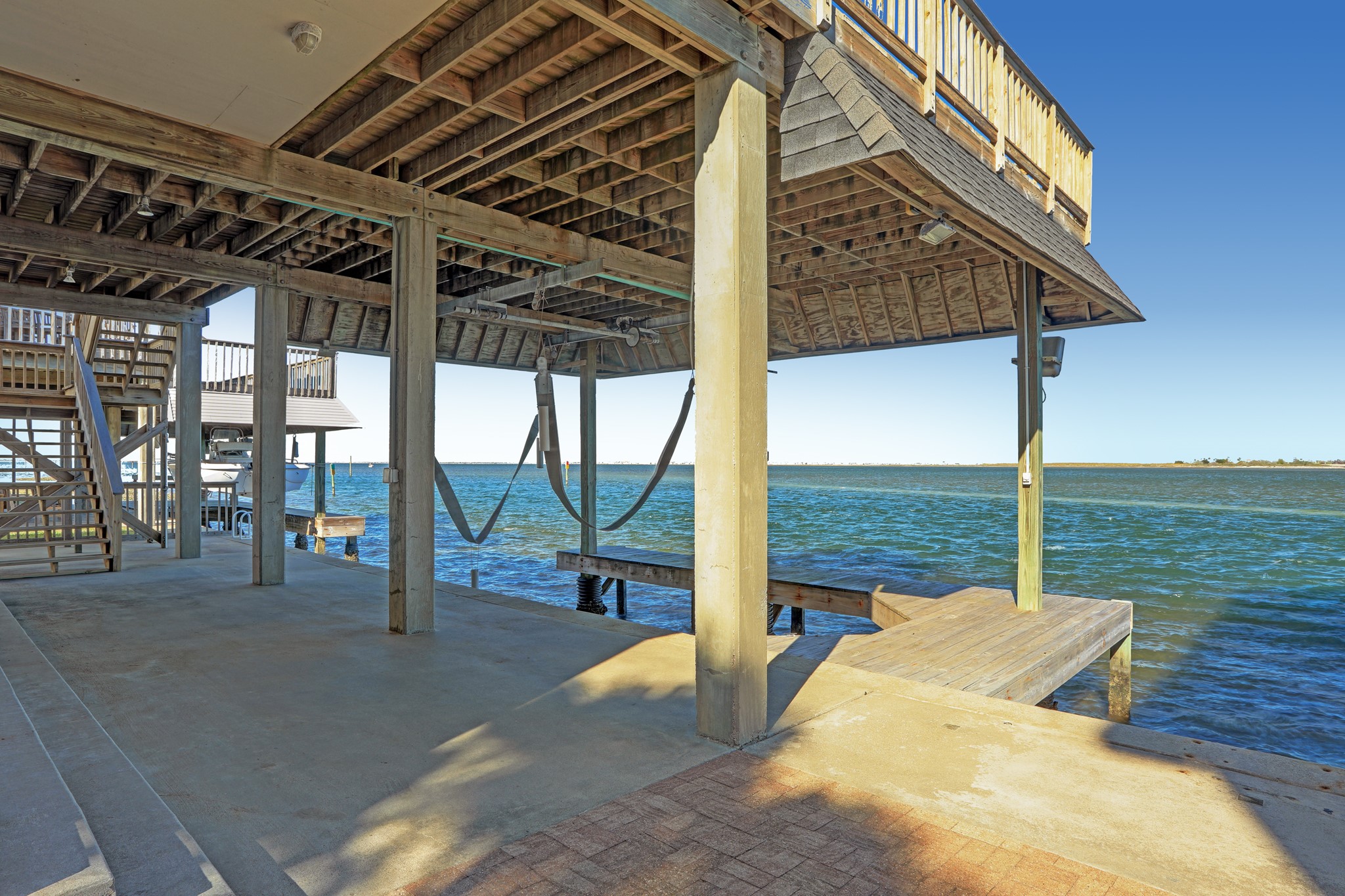442 Jeanie Lynn Street, Tiki Island, TX 77554