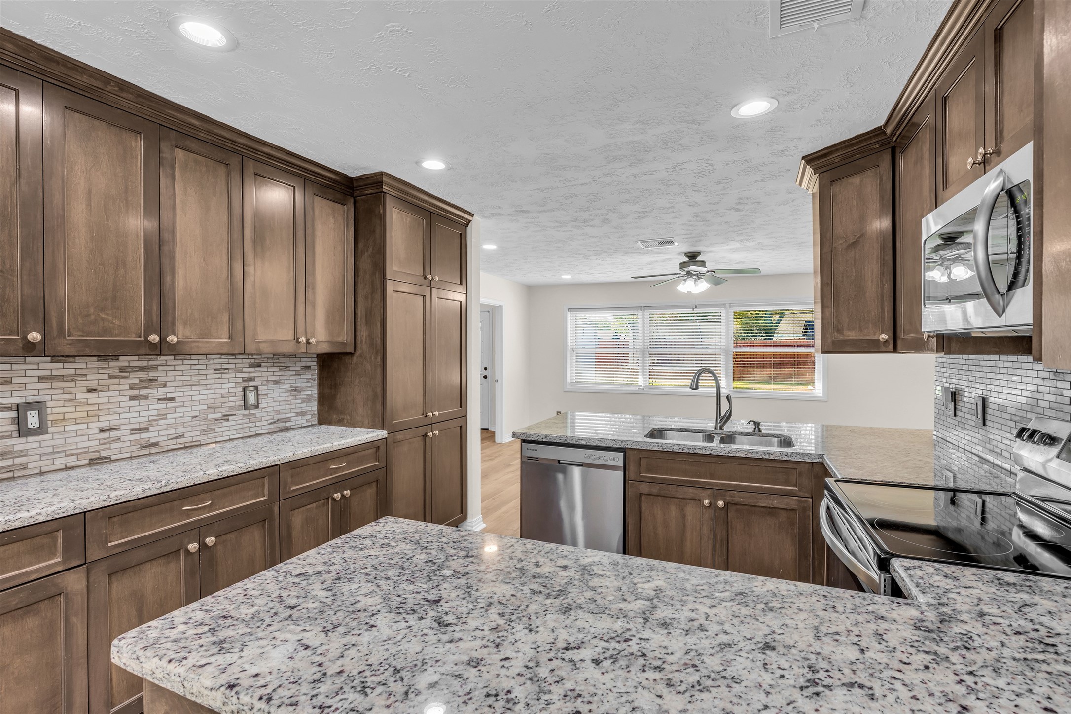 10414 Rustic Rock Road, La Porte, TX 77571