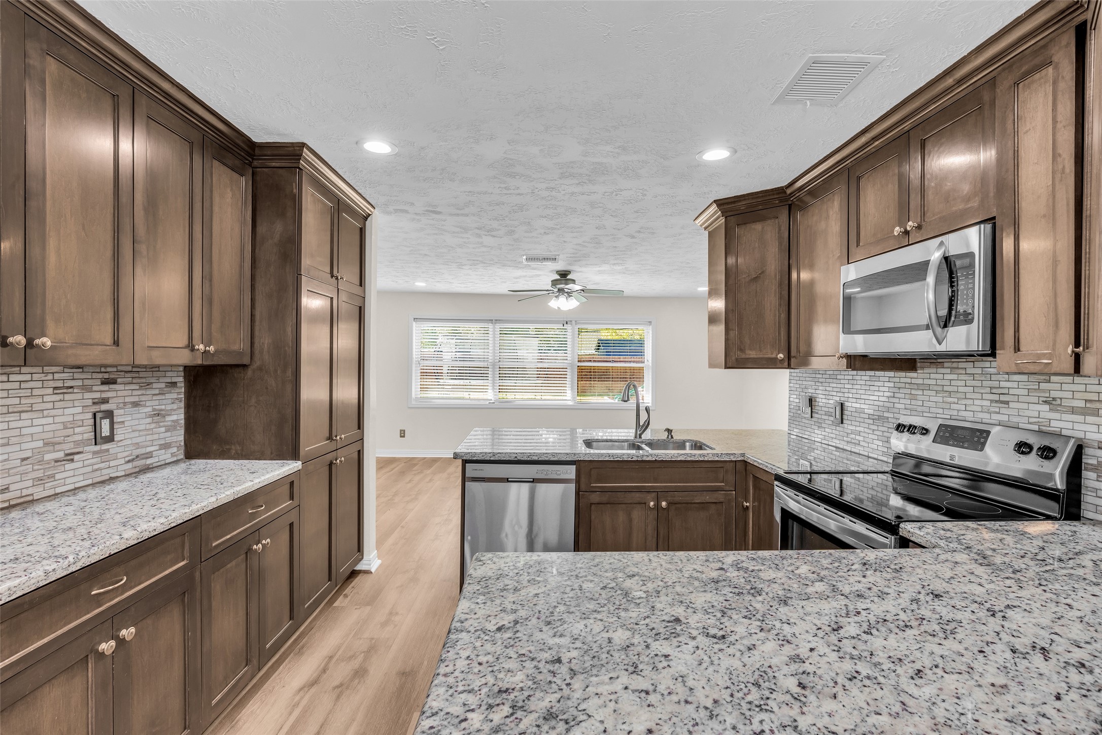 10414 Rustic Rock Road, La Porte, TX 77571
