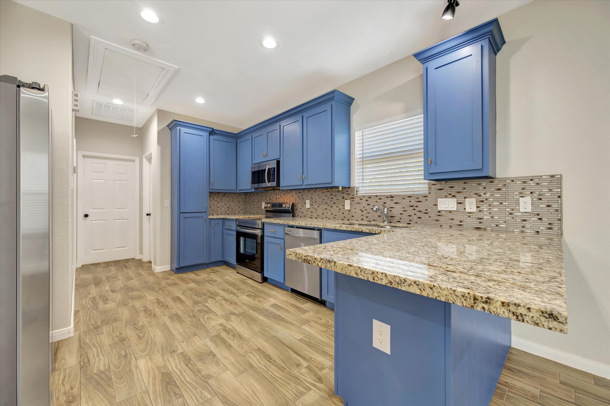 Unit B Kitchen with breakfast bar