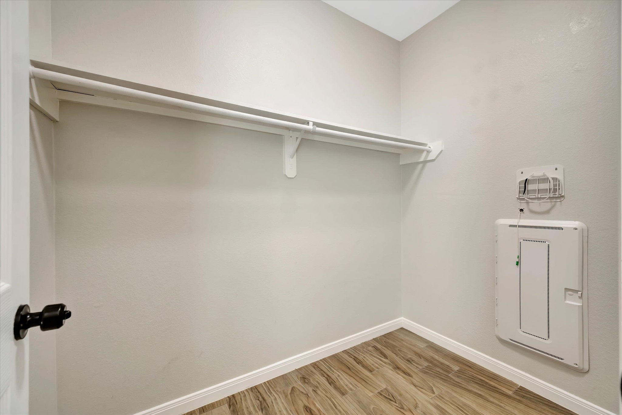 Unit B Primary Bedroom Closet