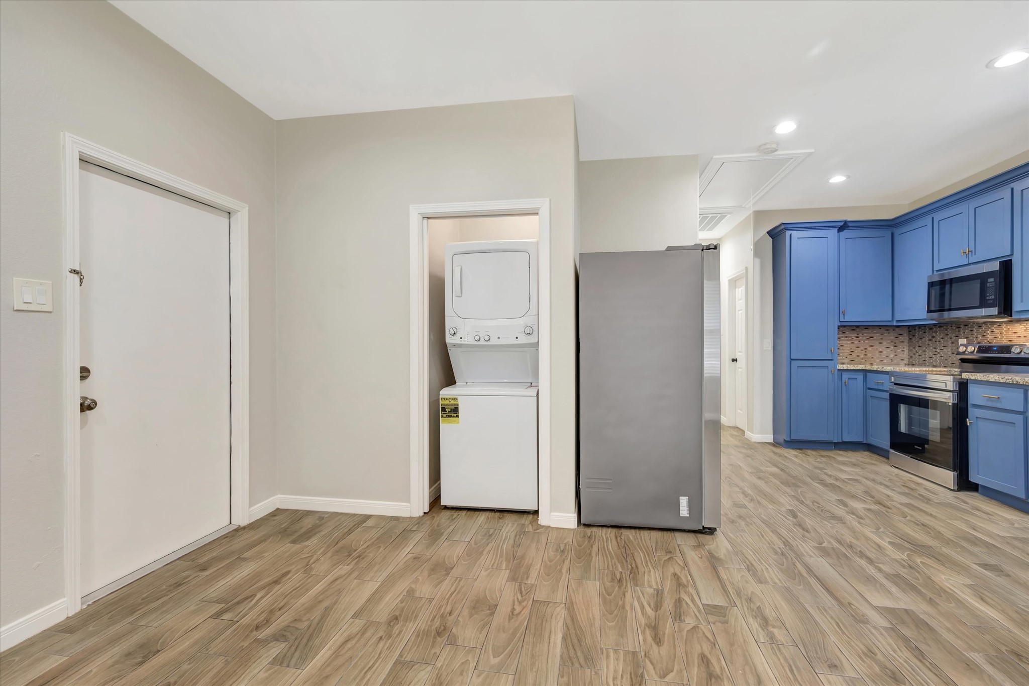 904 W Sealy Street, #A-B, Alvin, TX 77511
