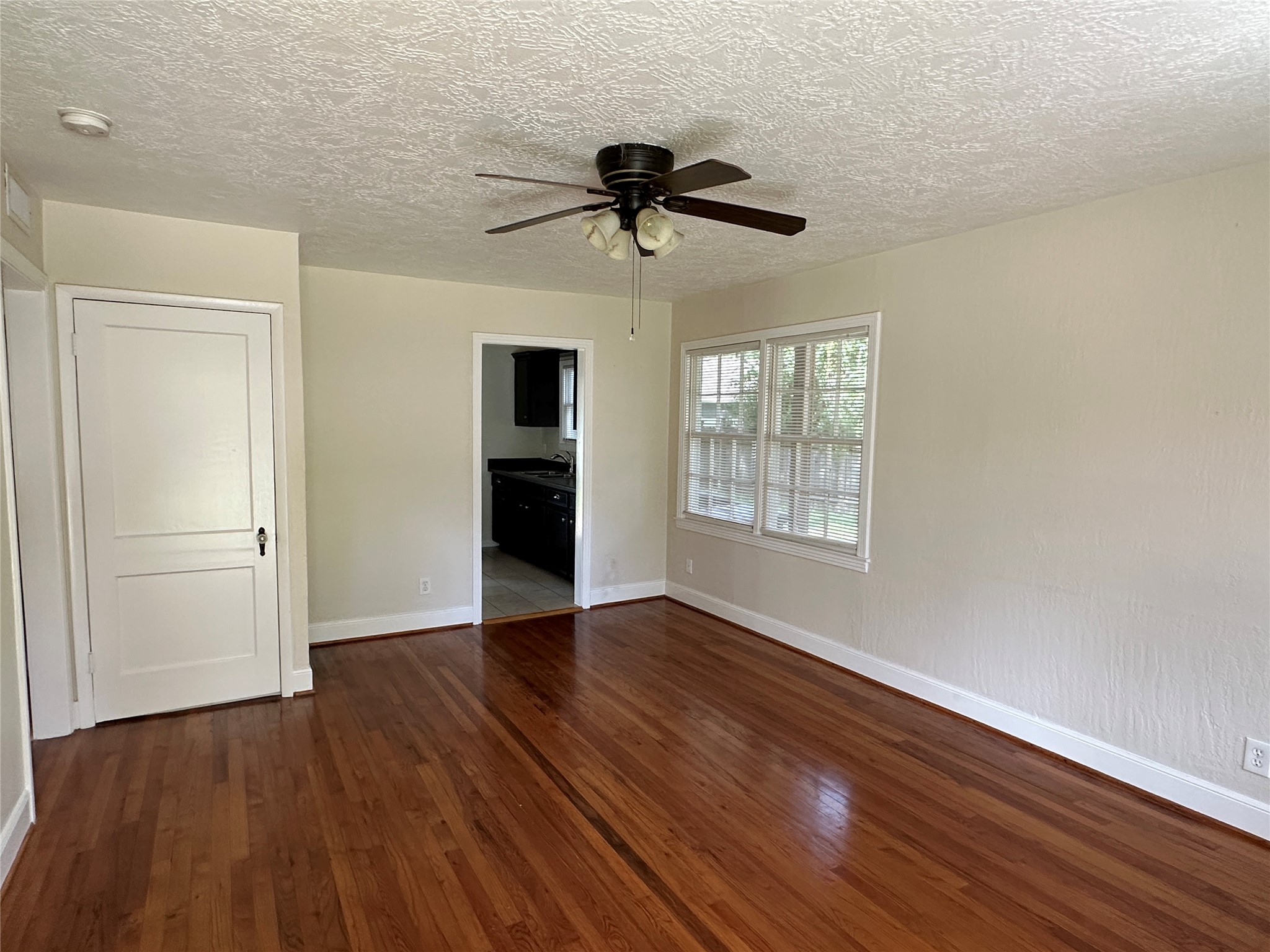 1016 S Booth Lane, #A, Alvin, TX 77511