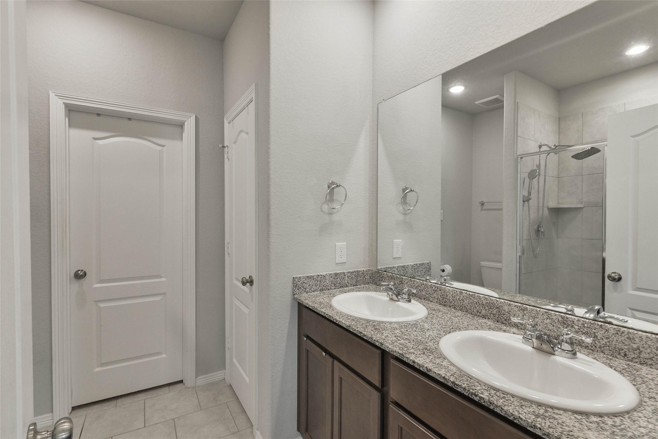 Primary Bathroom has 2 sinks!