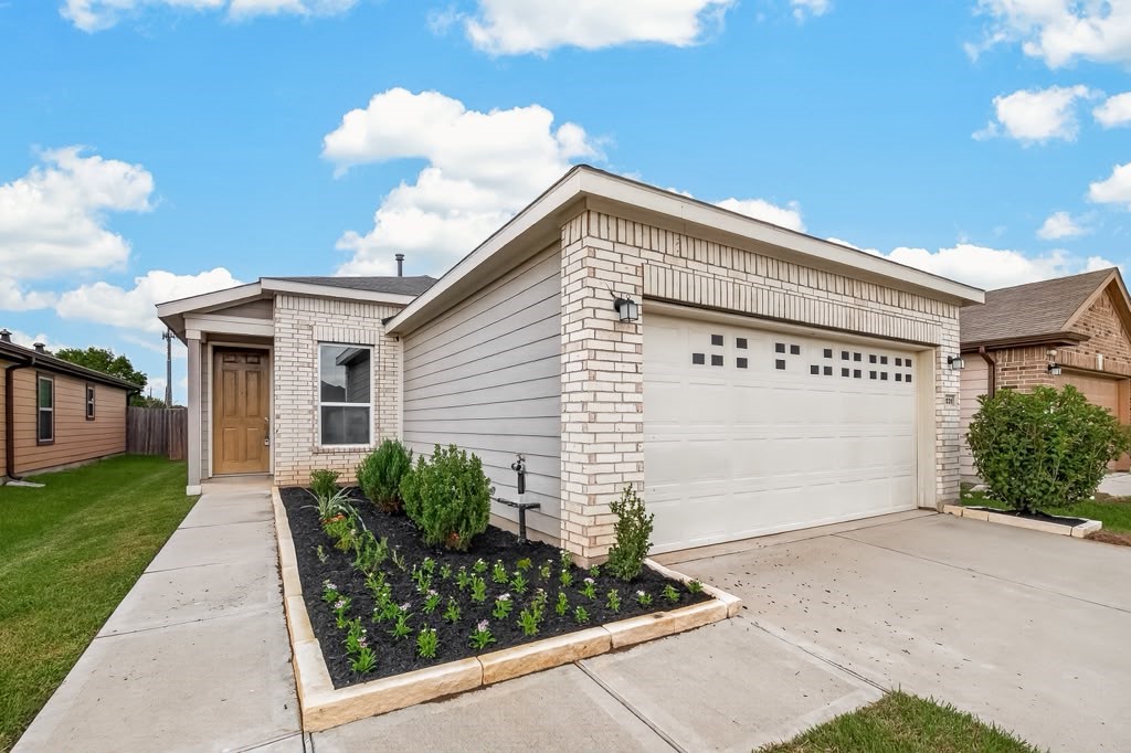 6031 Diamond Sky Lane, Houston, TX 77048 6031 Diamond Sky Lane, Houston, TX 77048