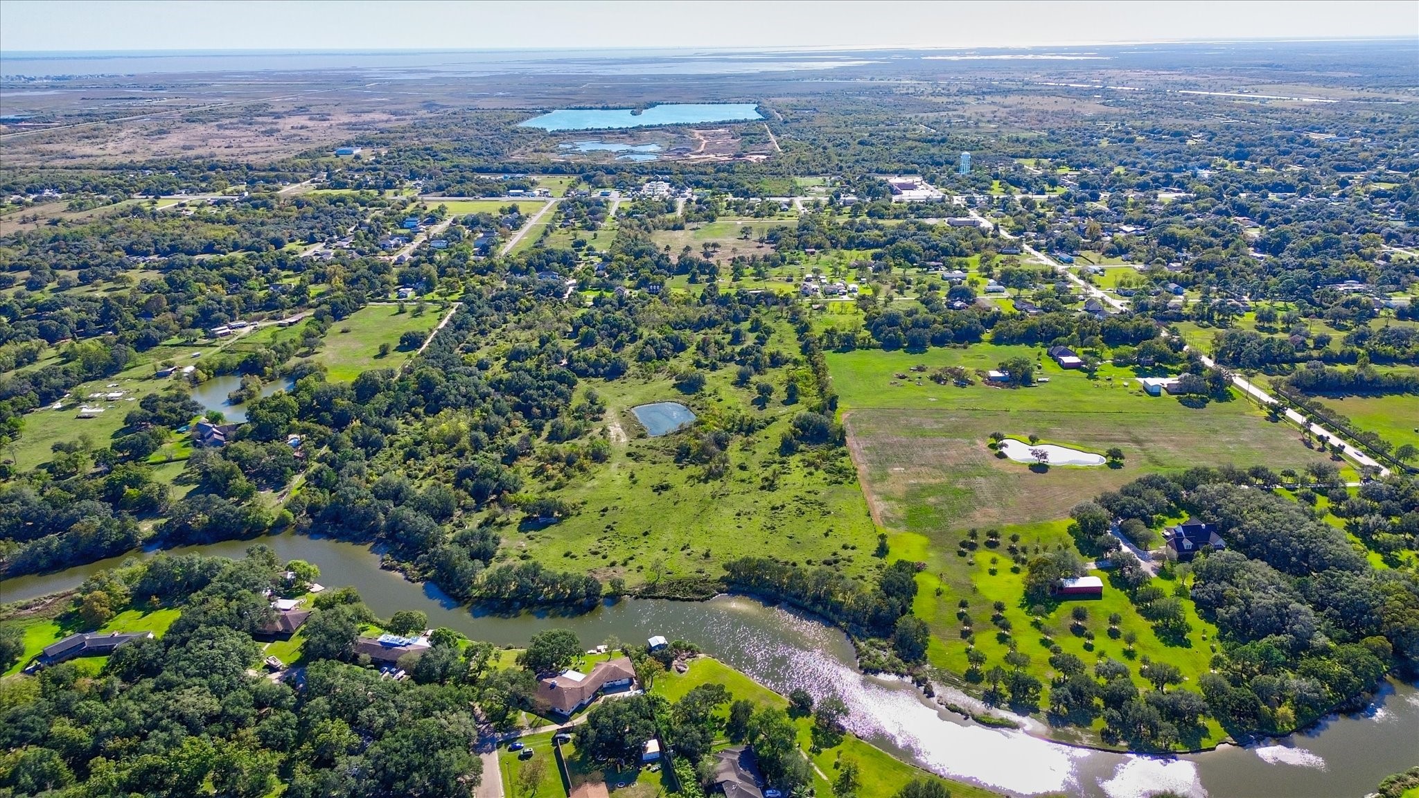 6100 Terrebonne Road, Hitchcock, TX 77563