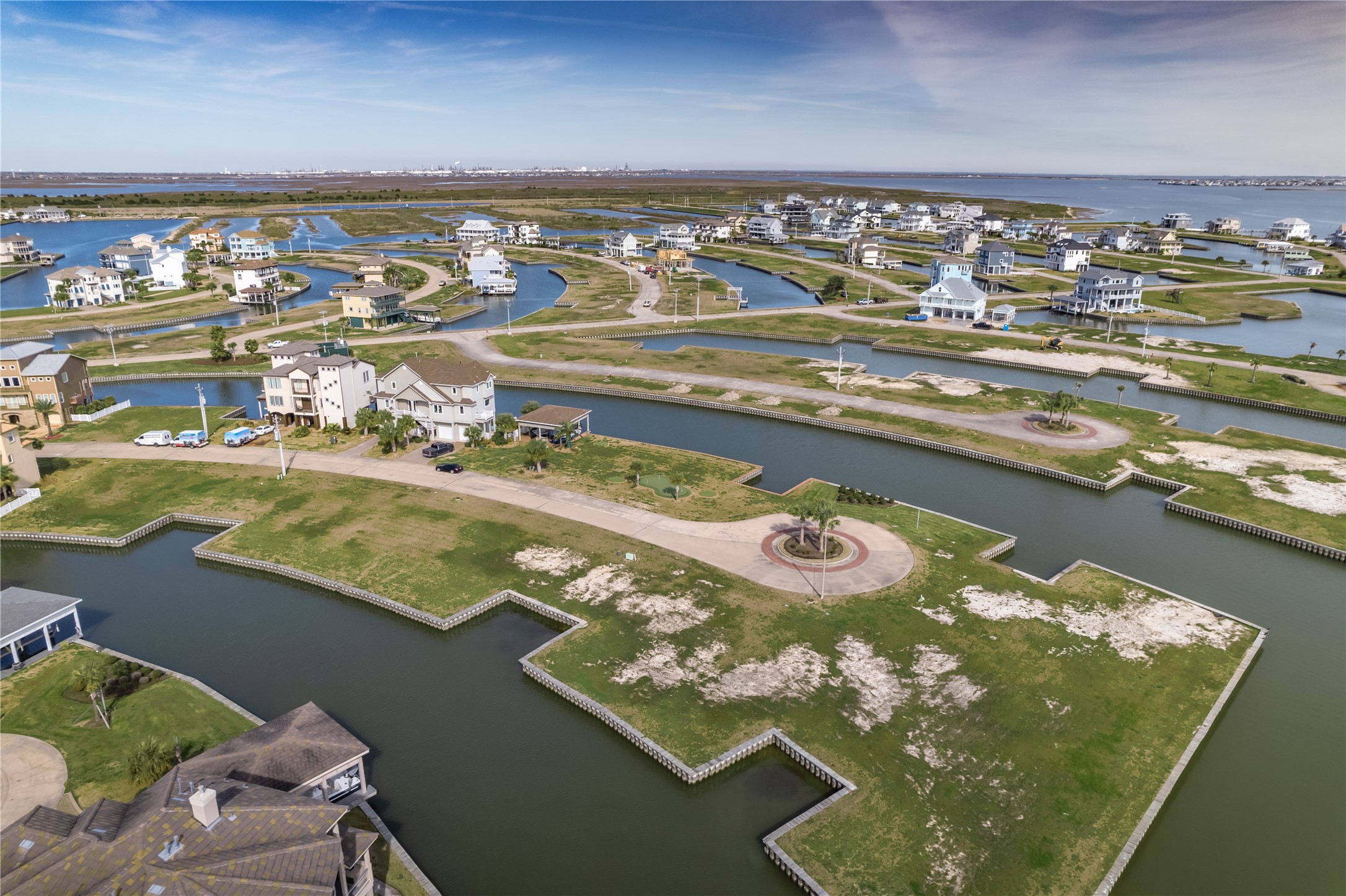 27 Half Moon, Hitchcock, TX 77563