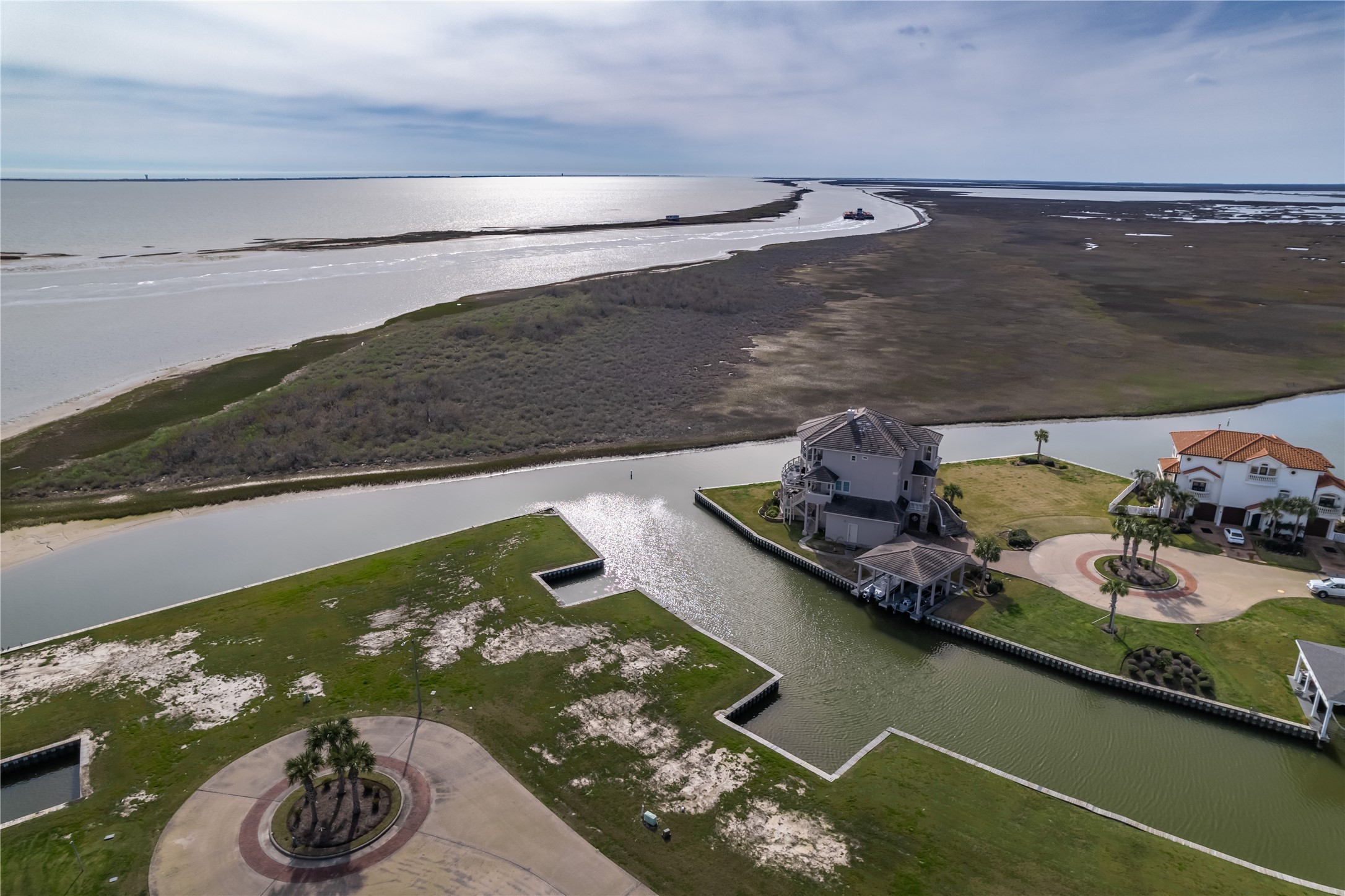 27 Half Moon, Hitchcock, TX 77563