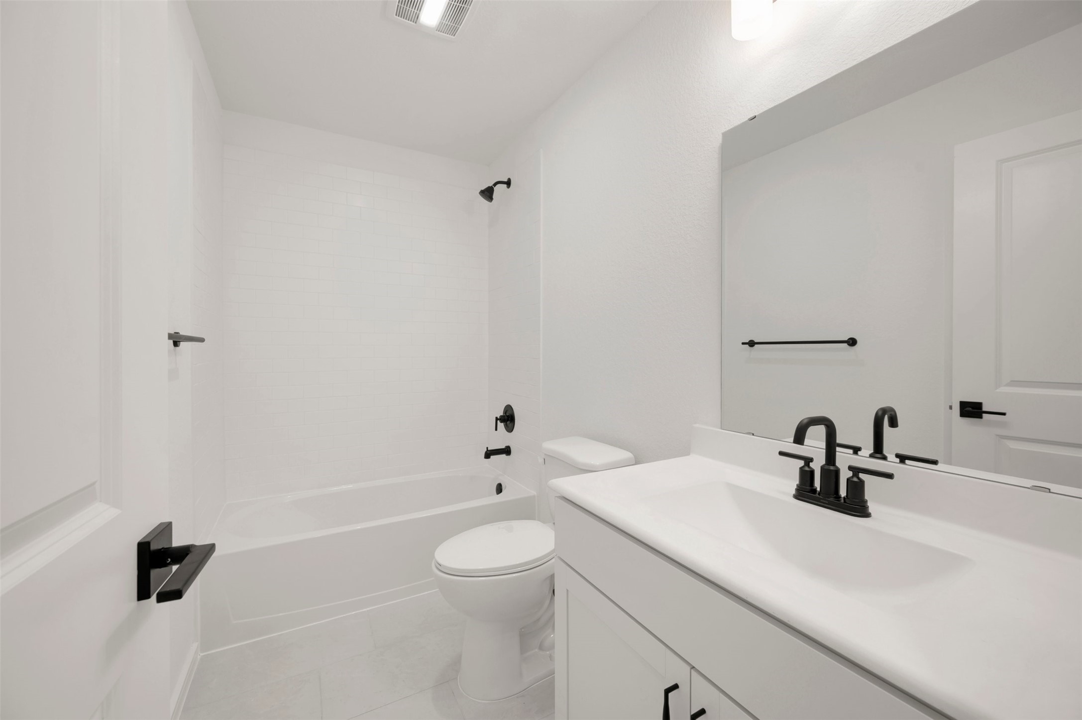 Hall bath (*Photo not of actual home and used for illustration purposes only.)