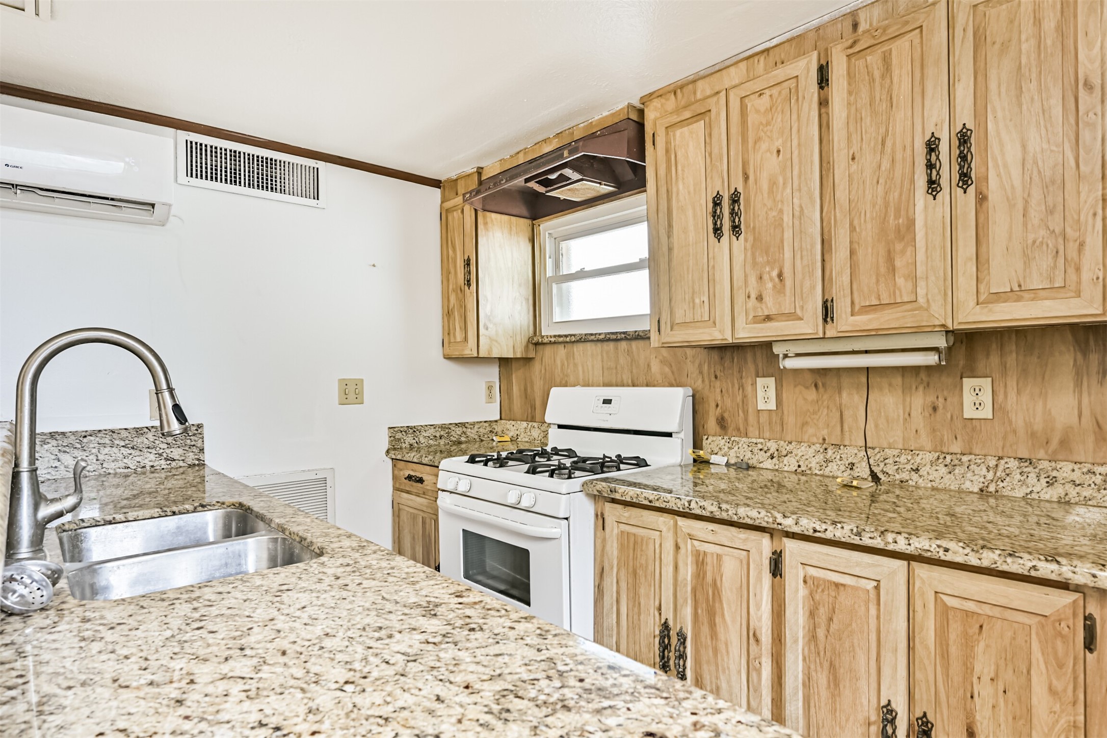 1102 9th Street, Galveston, TX 77550