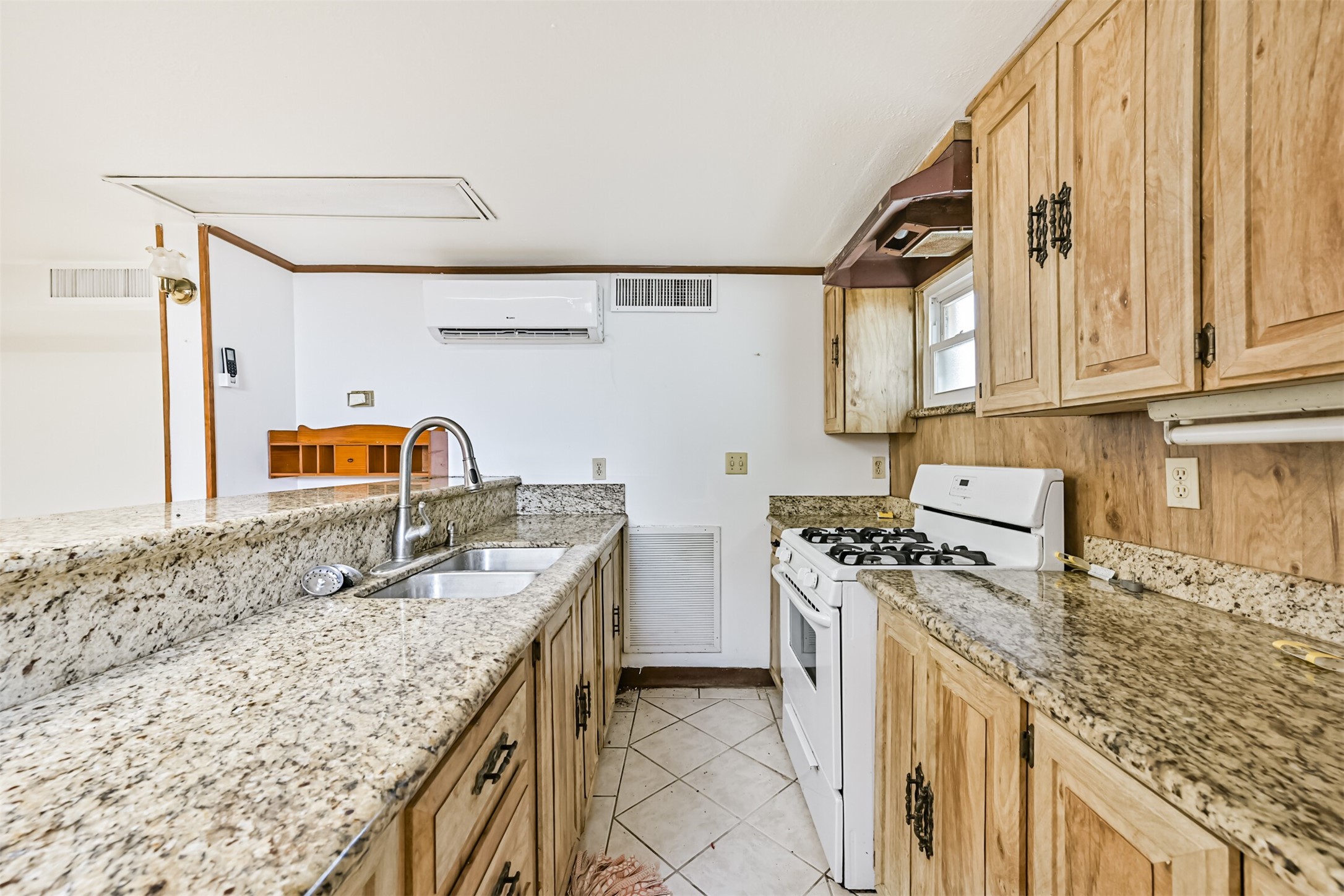 1102 9th Street, Galveston, TX 77550