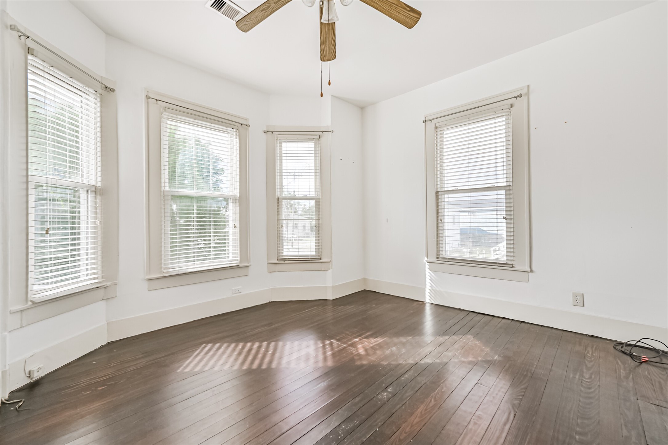 1102 9th Street, Galveston, TX 77550