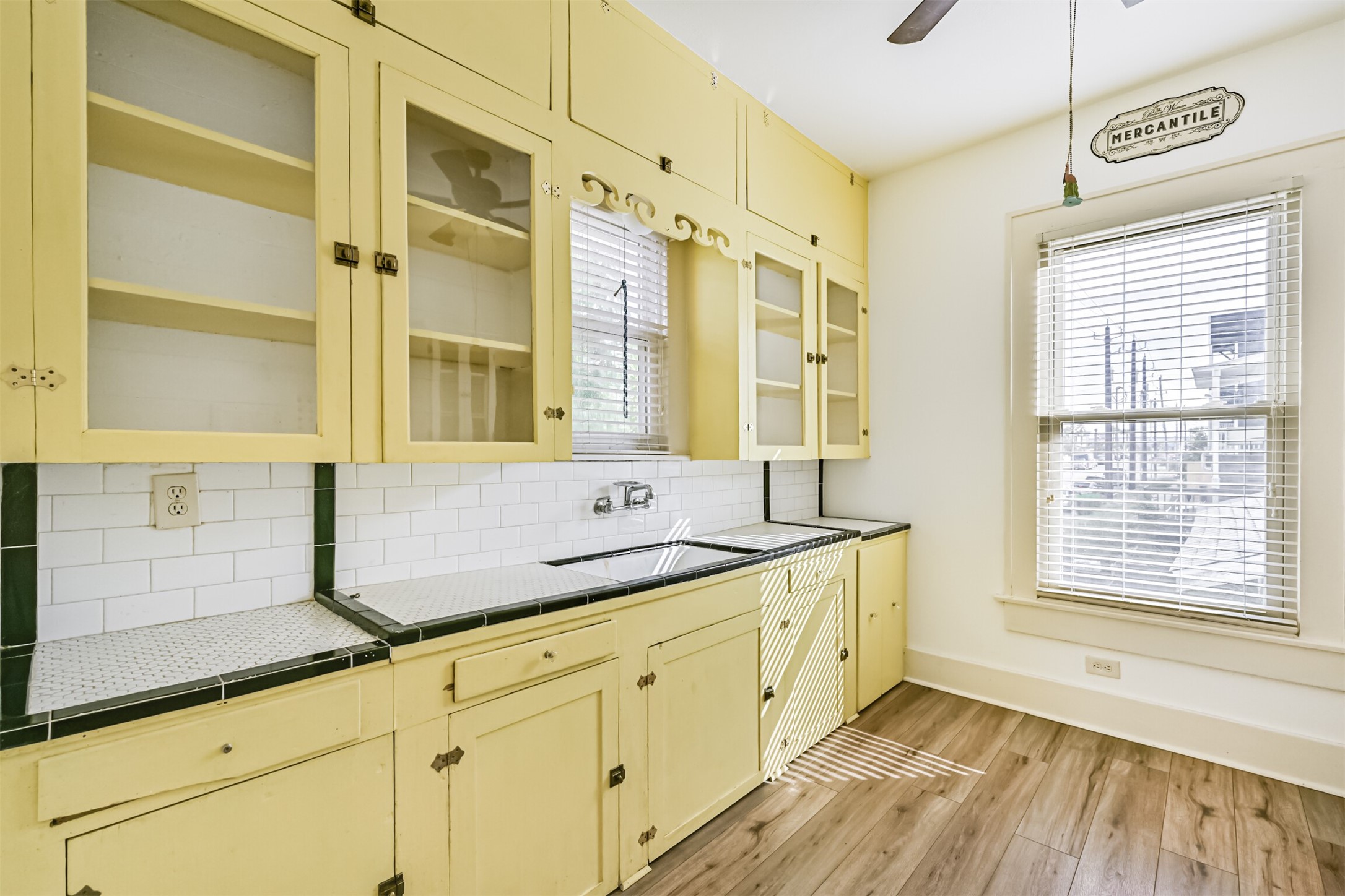 1102 9th Street, Galveston, TX 77550