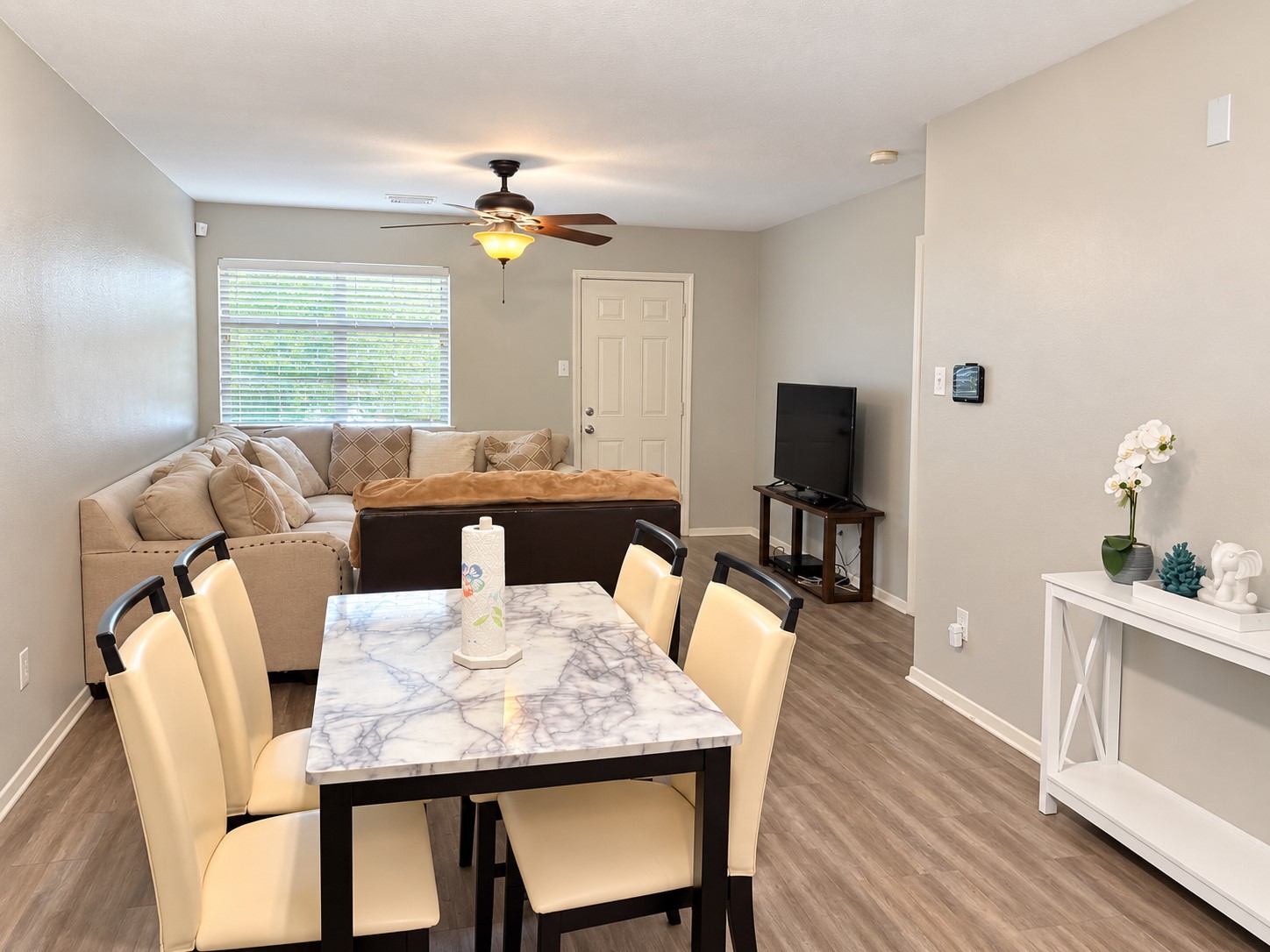 Dining room/Living Room