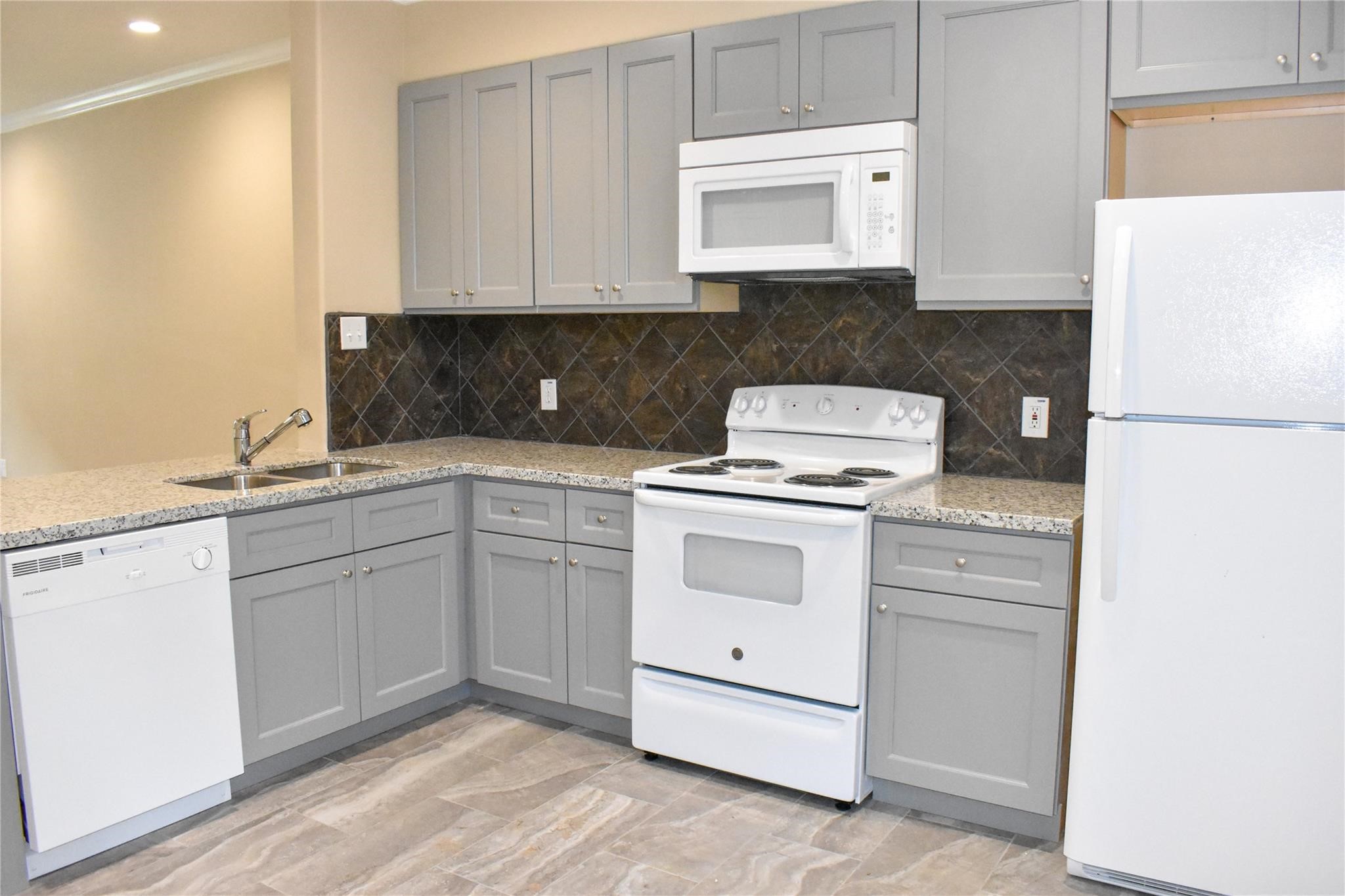 4746 3rd, Bacliff, TX 77518