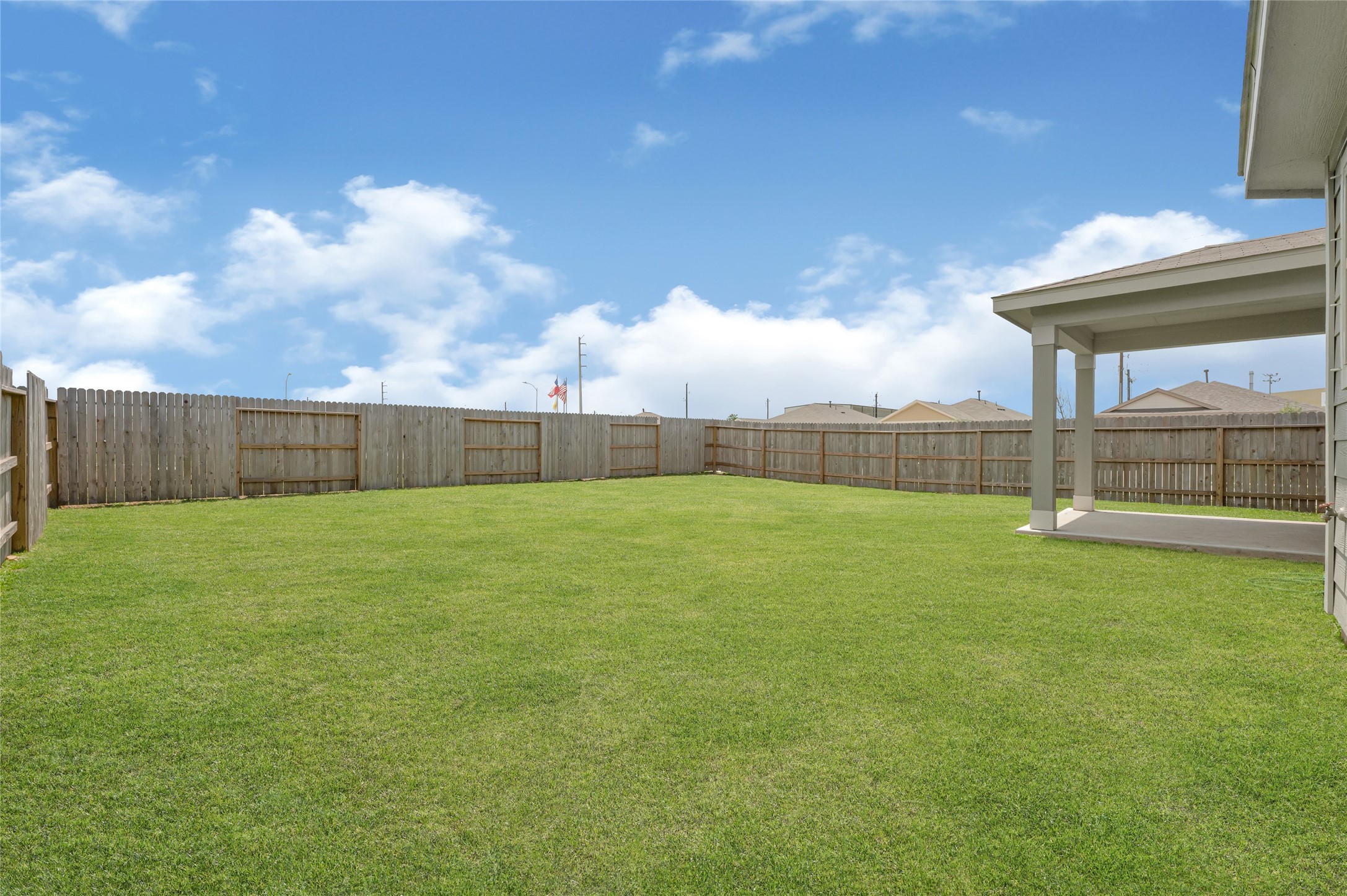 5510 Blackbird Lane, Hitchcock, TX 77563