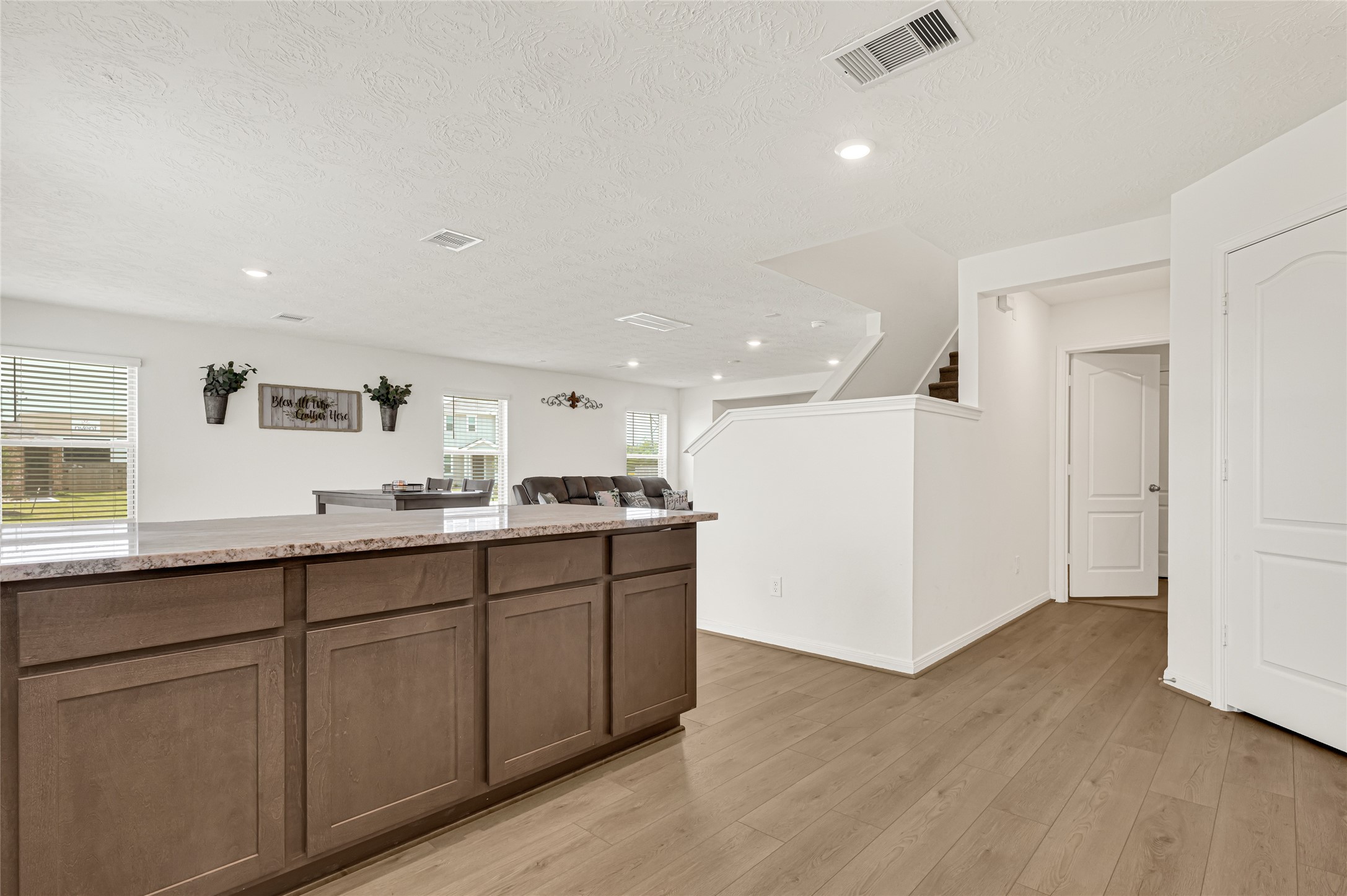 5510 Blackbird Lane, Hitchcock, TX 77563
