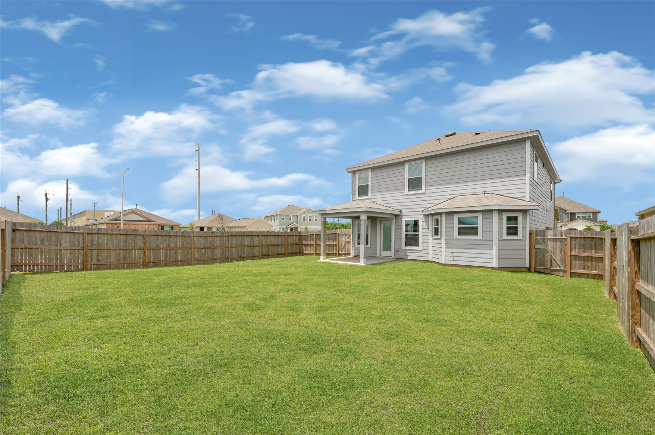 5510 Blackbird Lane, Hitchcock, TX 77563