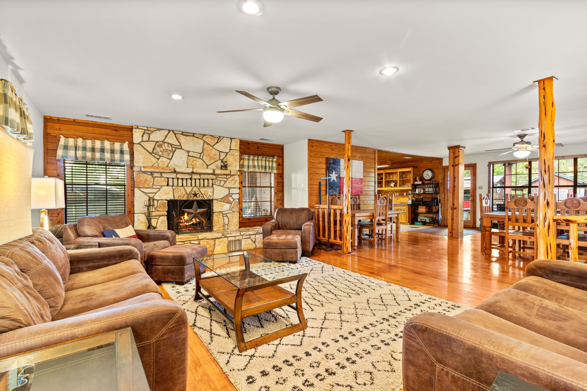 10176 Pooles Road, Montgomery, TX 77356