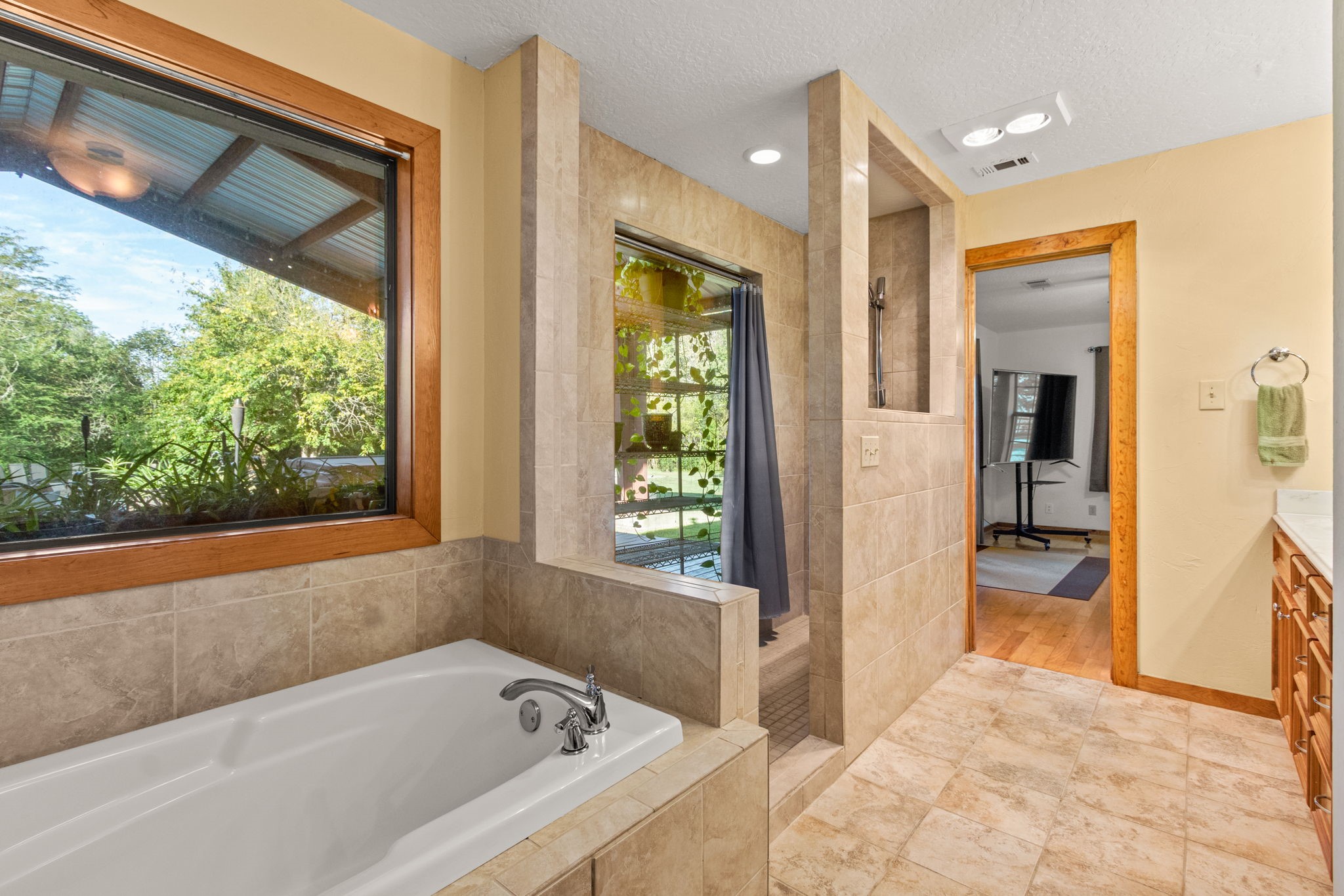 10176 Pooles Road, Montgomery, TX 77356