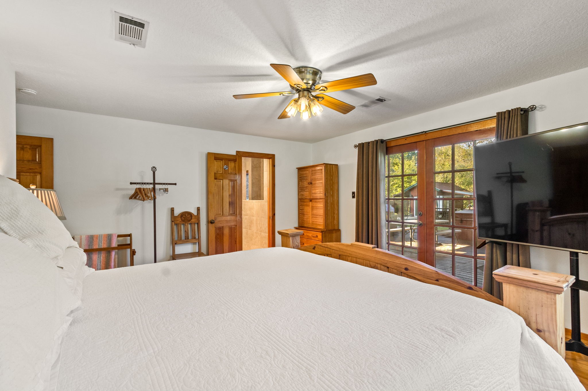10176 Pooles Road, Montgomery, TX 77356