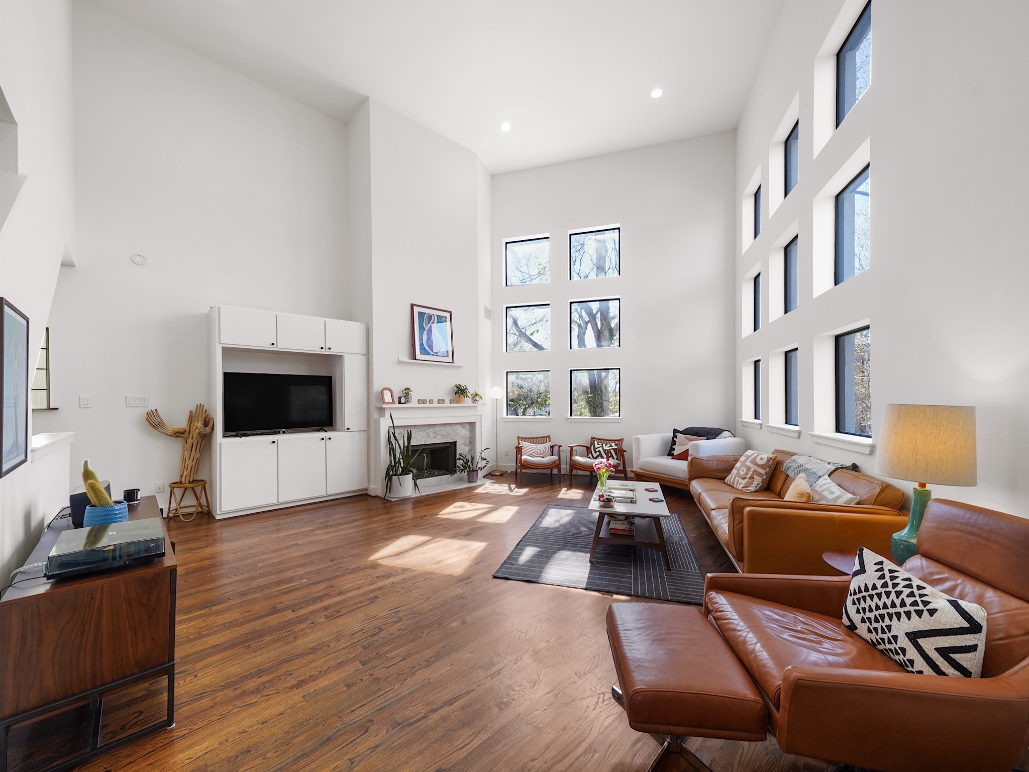 This home is perfect for entertaining, offering seamless flow, modern functionality, and a warm, inviting atmosphere. This home is perfect for entertaining, offering seamless flow, modern functionality, and a warm, inviting atmosphere.
