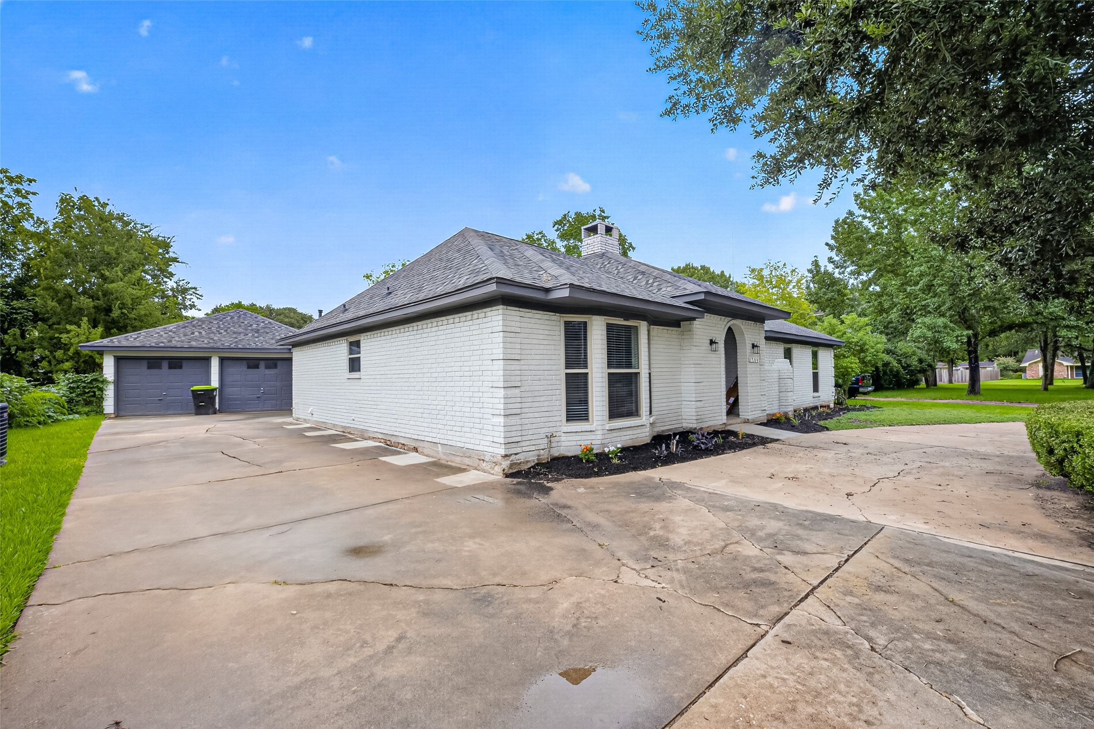 Expanded driveway offers
additional parking and easy access
to the detached garage