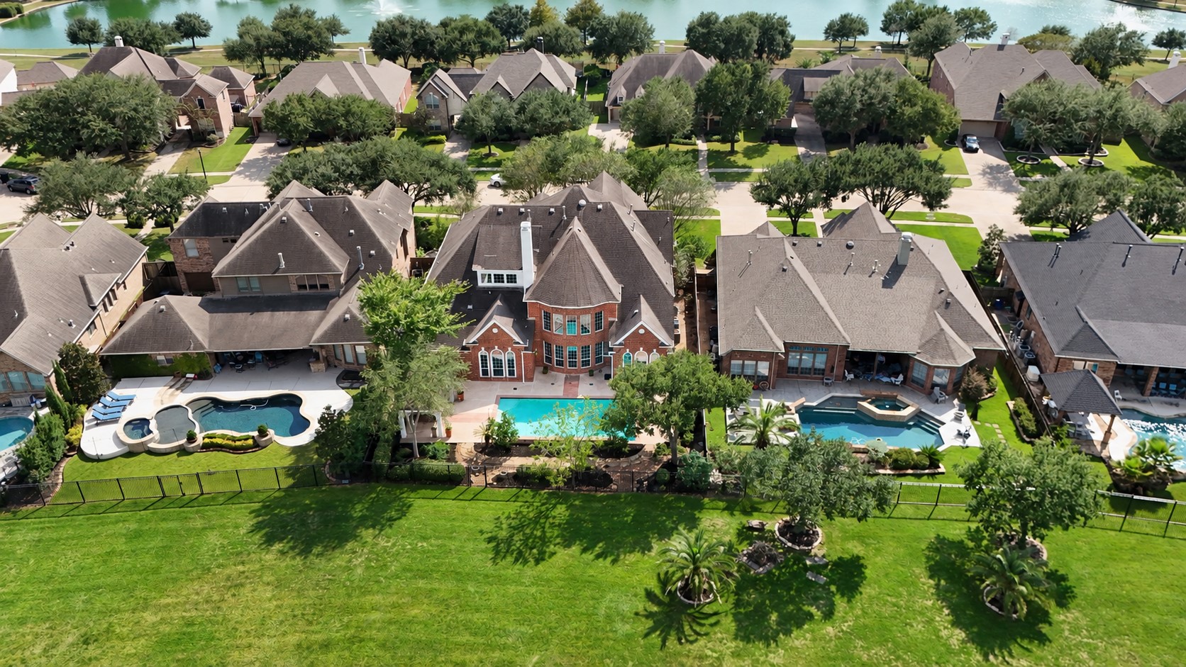 Gorgeous pool overlooking the lake.
