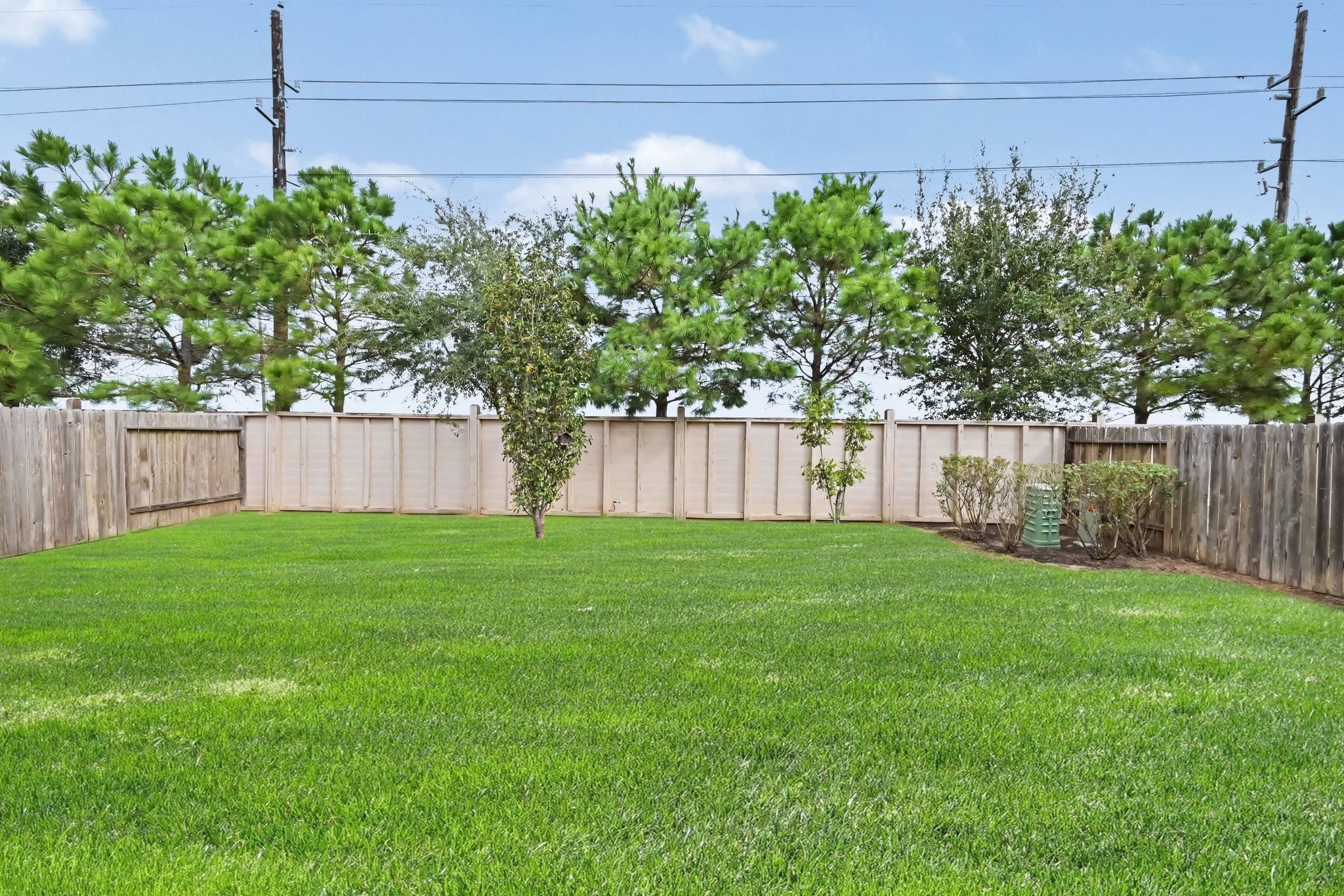 Fully fenced backyard and the privacy of no rear neighbors