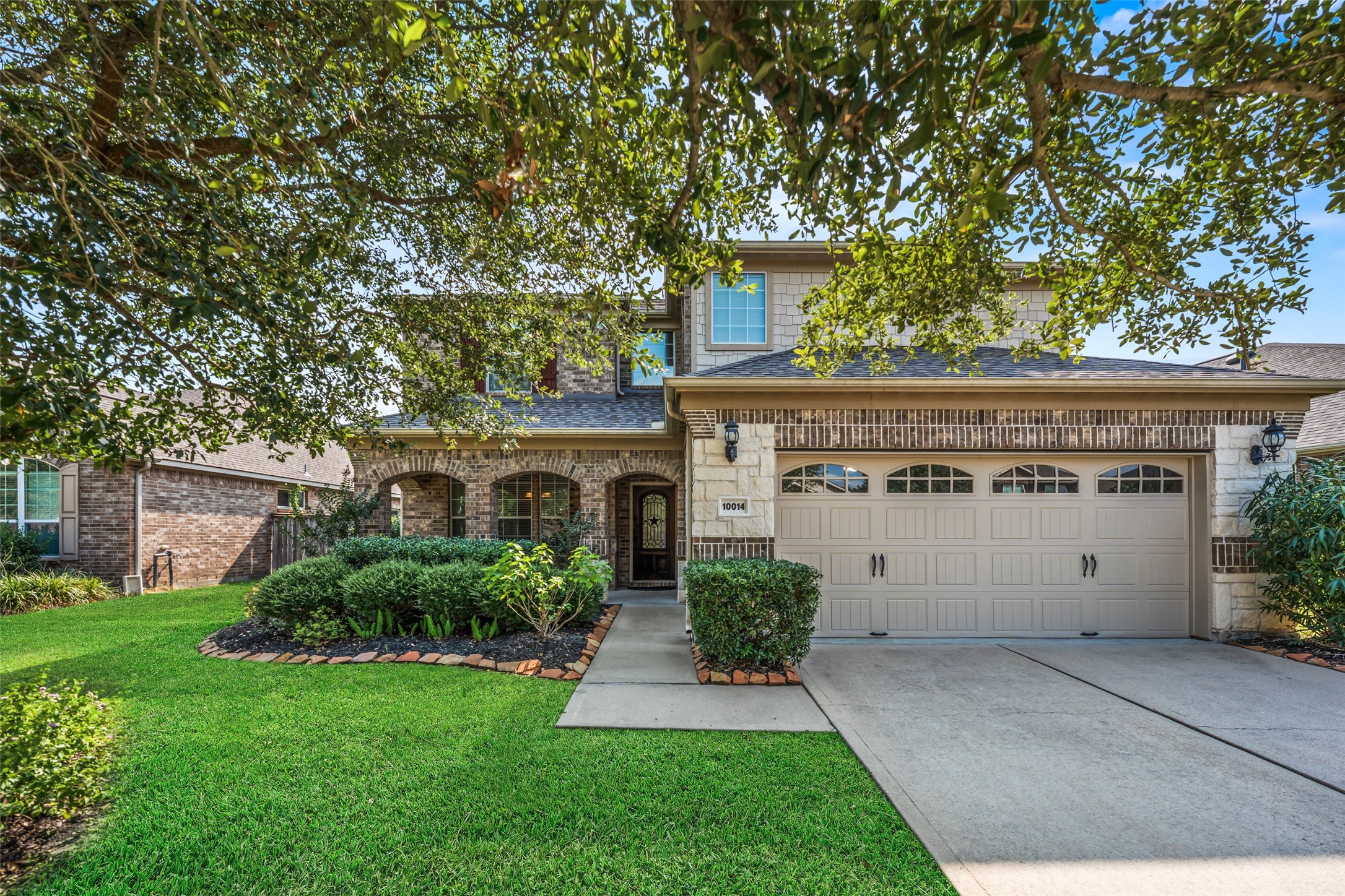 Lovely brick and stone elevation home with attached garage. Lovely brick and stone elevation home with attached garage.